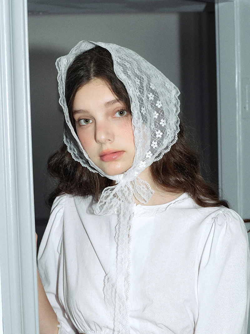 

Элегантный кружевной шарф для волос с цветочным принтом, женский треугольный платок, корейский шнурующий шейный шарф, кружевной цветок, солнцезащитный крем, повязка на голову для путешествий и фото