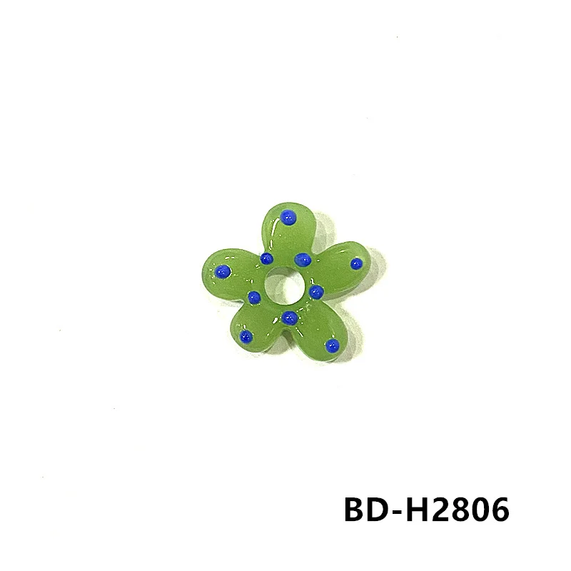 2Stück Dopamine farbige hohle Blumen Glasperlen INS Mini Blumen Charm Anhänger DIY Handgemachte Schmuckzubehör Bastelzubehör für Handwerker Perfektes Feiertagsgeschenk zur Armbänder Halsketten Herstellung – Detail 9