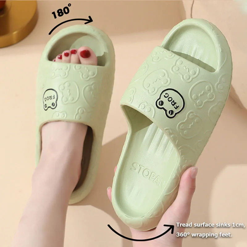 Sandal Wanita Fashion EVA Kartun Kartun Sandal Luar Ruangan Tebal Sol Lembut Sepatu Non-Slip untuk Pria Rumah Mandi Sandal Pantai Sandal Jepit