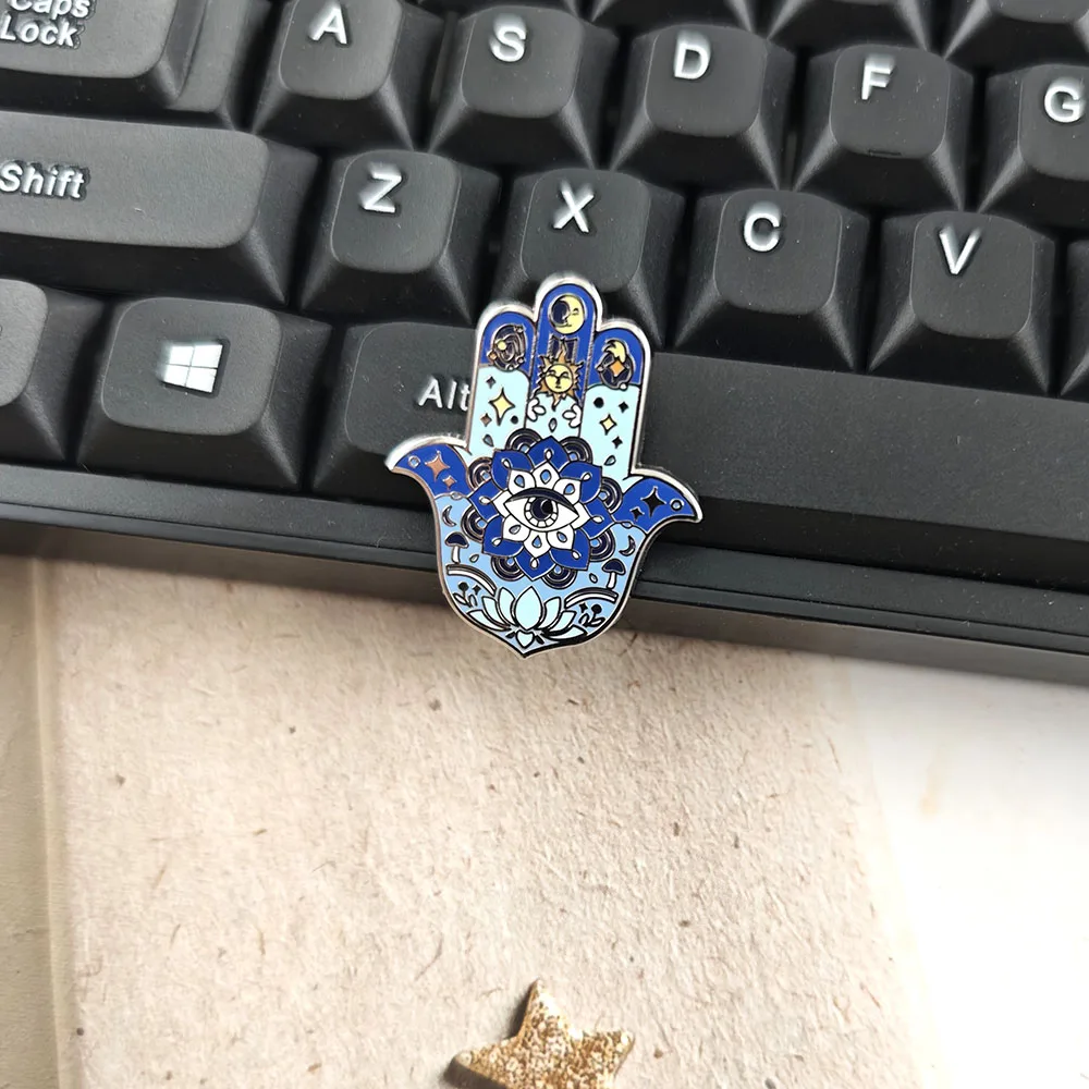 Hamsa Hand von Fatima Emaille-Pins für Frauen, Böses Auge Mandala Broschen, Mystische Mond-Sonne Anstecknadeln, Hexenschmuck Geschenk – Detail 6