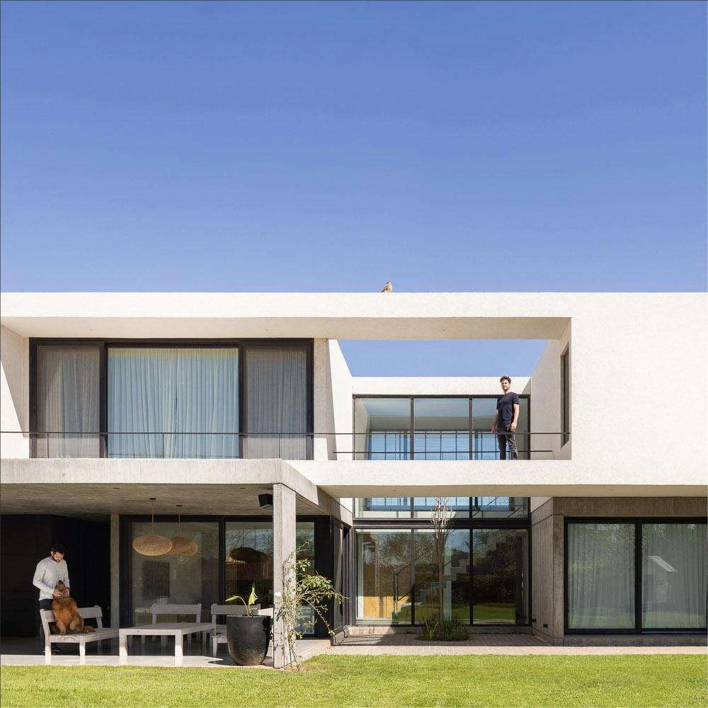 Modern Luxury 100m Prefab Steel Structure Villa House with Hurricane-Proof & Four Season Ready Construction Customized Color