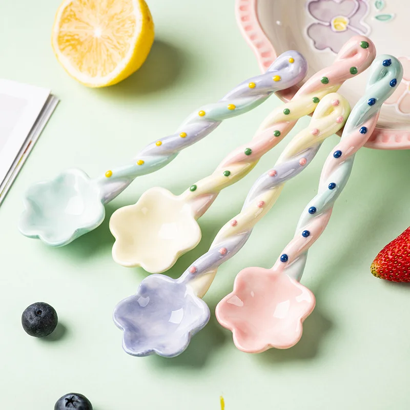 

Cute Ceramic Flower Soup Spoon Kawaii Korean Ice Cream Hand Painted Dessert Spoon with Long Handle Kitchen Tableware Accessories