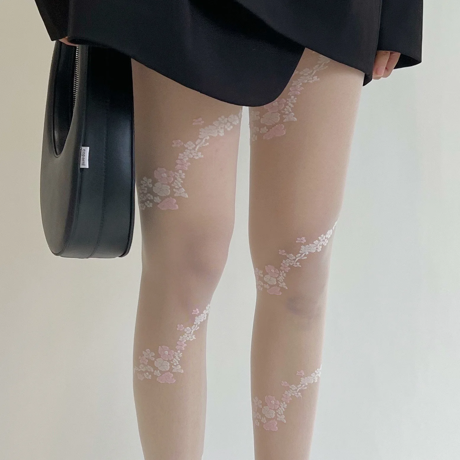 The New Vintage French Rose Garden Pure White Silk Flower Rattan Wound Japanese Ultra Thin Lace Jacquard Bottom Stockings