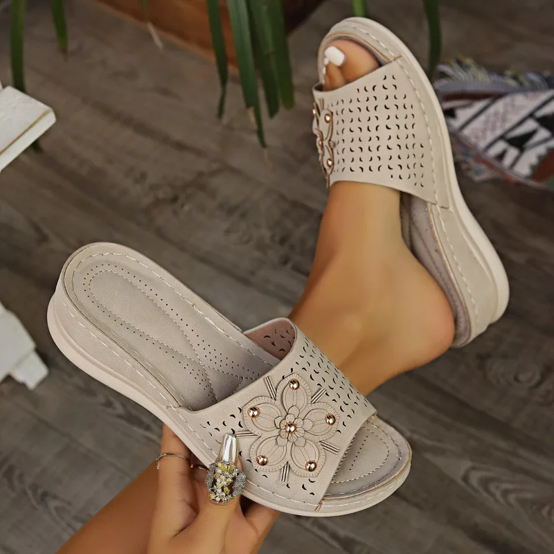 2024 New Retro Casual Open Toe Wedge Slippers Thick Soled Comfortable Beach Shoes Flower Hollow Sandals Women's Anti-Slip