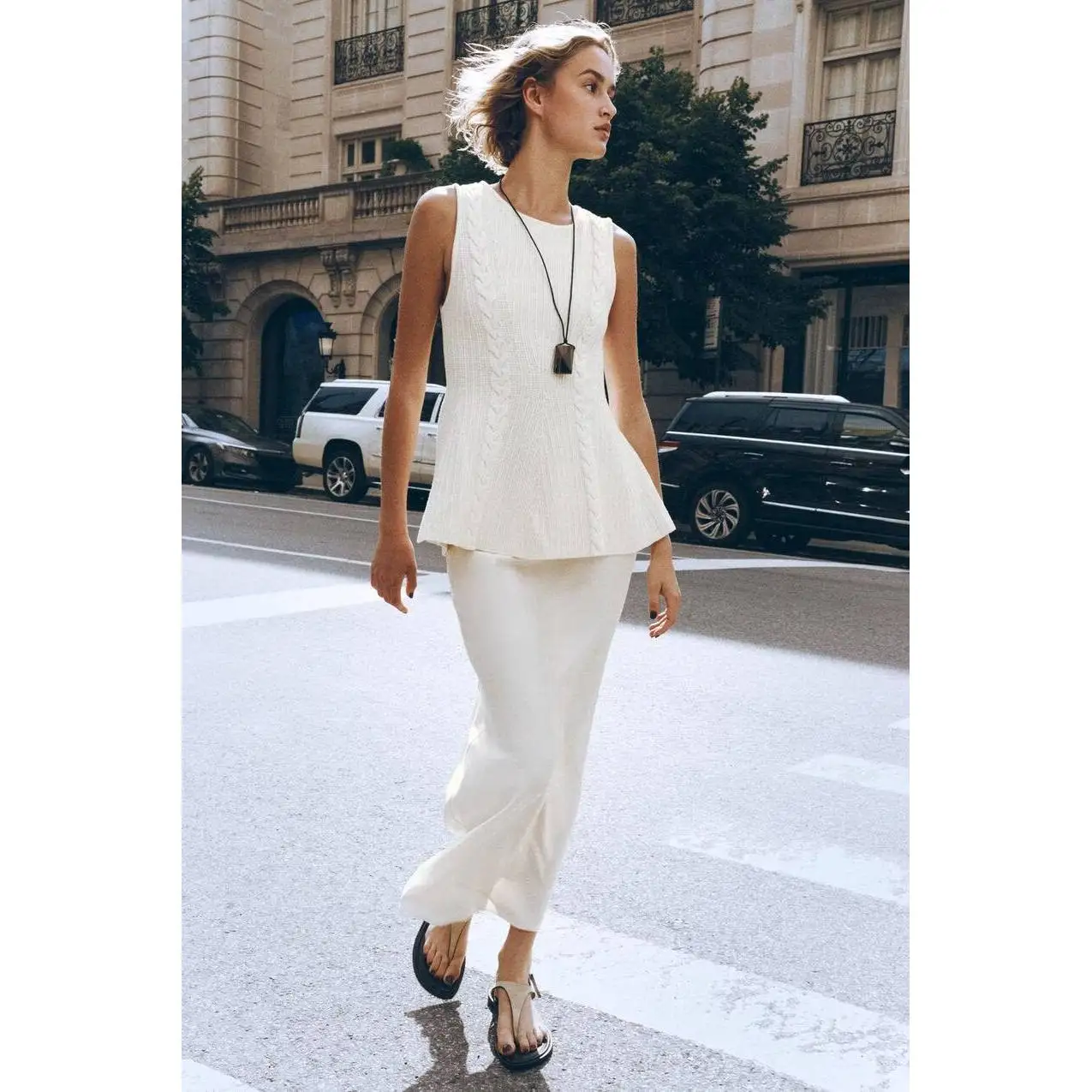 Fashionable Knitted Short Skirt Style Hem Top for Women New Arrival Women's T-shirt Standard Fit round Neck No Sleeve Polyester