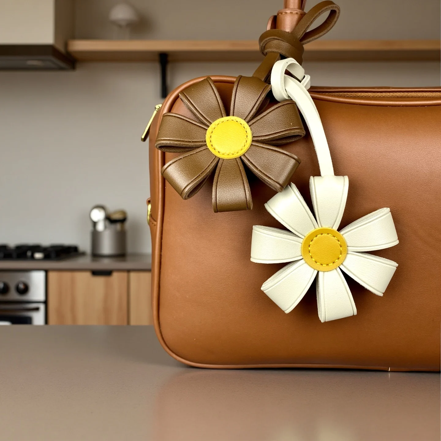 Llavero de girasol de cuero PU grueso, colgante floral 3D voluminoso para bolso, diseño adorable y reconfortante para carteras y mochilas, regalo floral