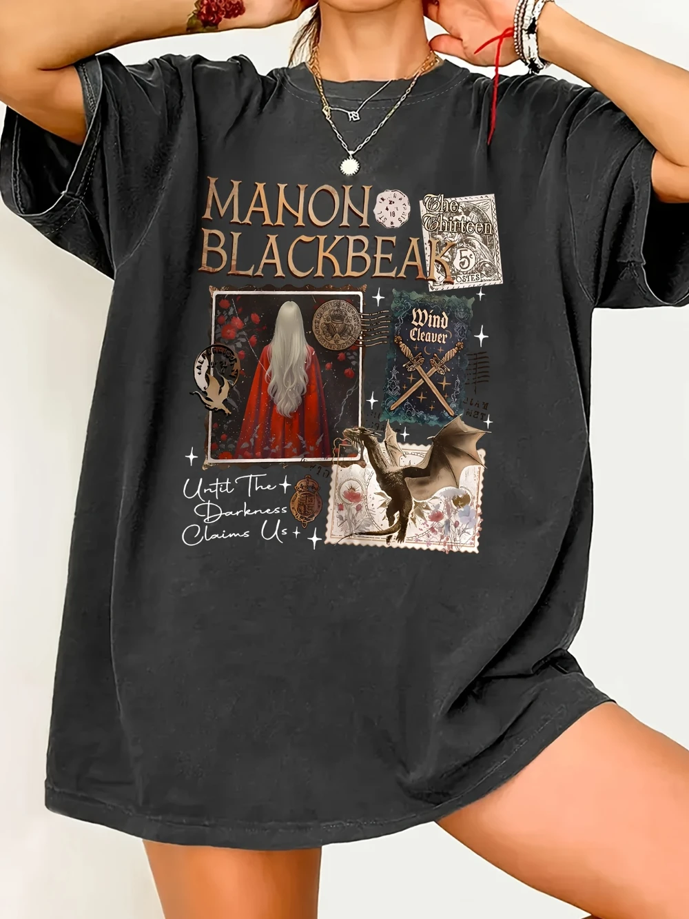 Manon Blackbeak bedrucktes Kurzarm-T-Shirt – ein bequemes, lässiges Kurzarm-T-Shirt mit künstlerischen Mustern und leichtem Stoff
