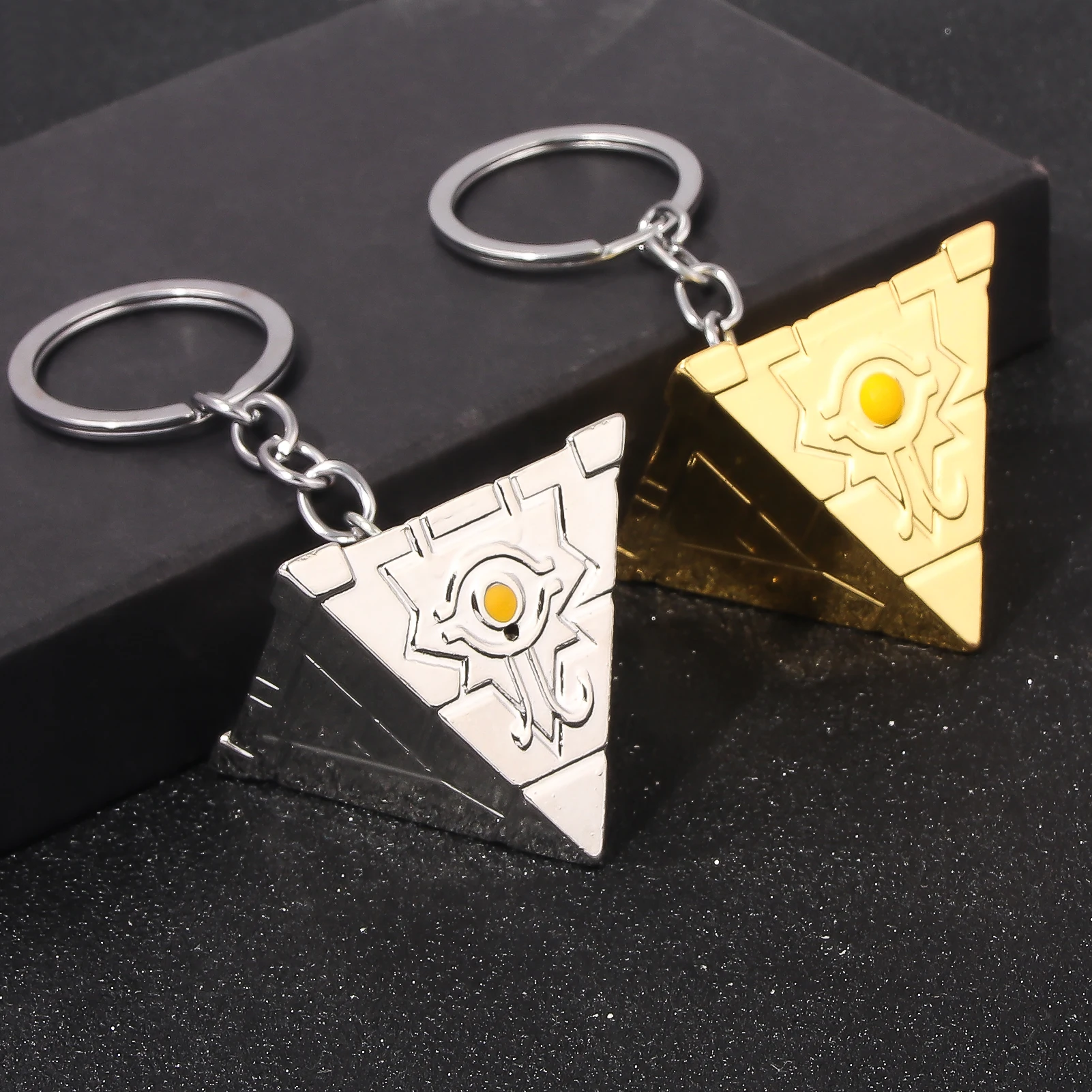 yugioh card keychain Sky Striker Ace Include a box BLUE-EYES WHITE DRAGON Card Quicksand