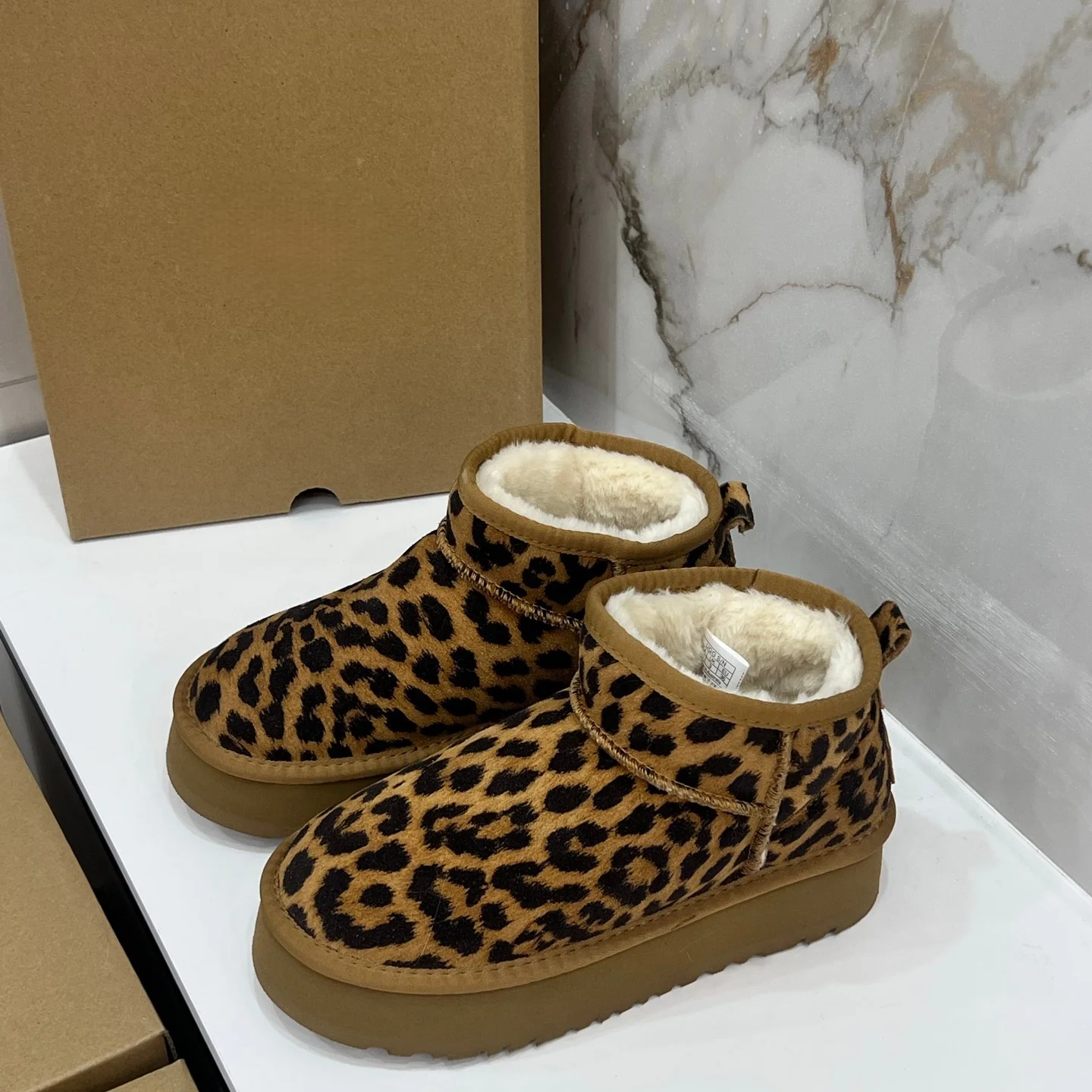 

Зимние женские зимние ботинки из натуральной овчины, новый дизайн, женская обувь на платформе, теплые тапочки, классические ультра-мини-мужские ботильоны с мехом