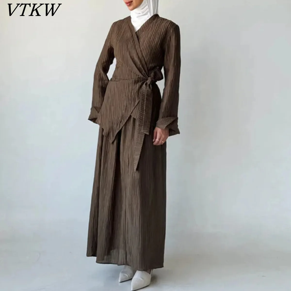 

VTKW Необычный дизайн, чистый цвет, плиссированная шнуровка, новый стиль весны 2025 года, высококачественный комплект свободного покроя юбки в полный рост