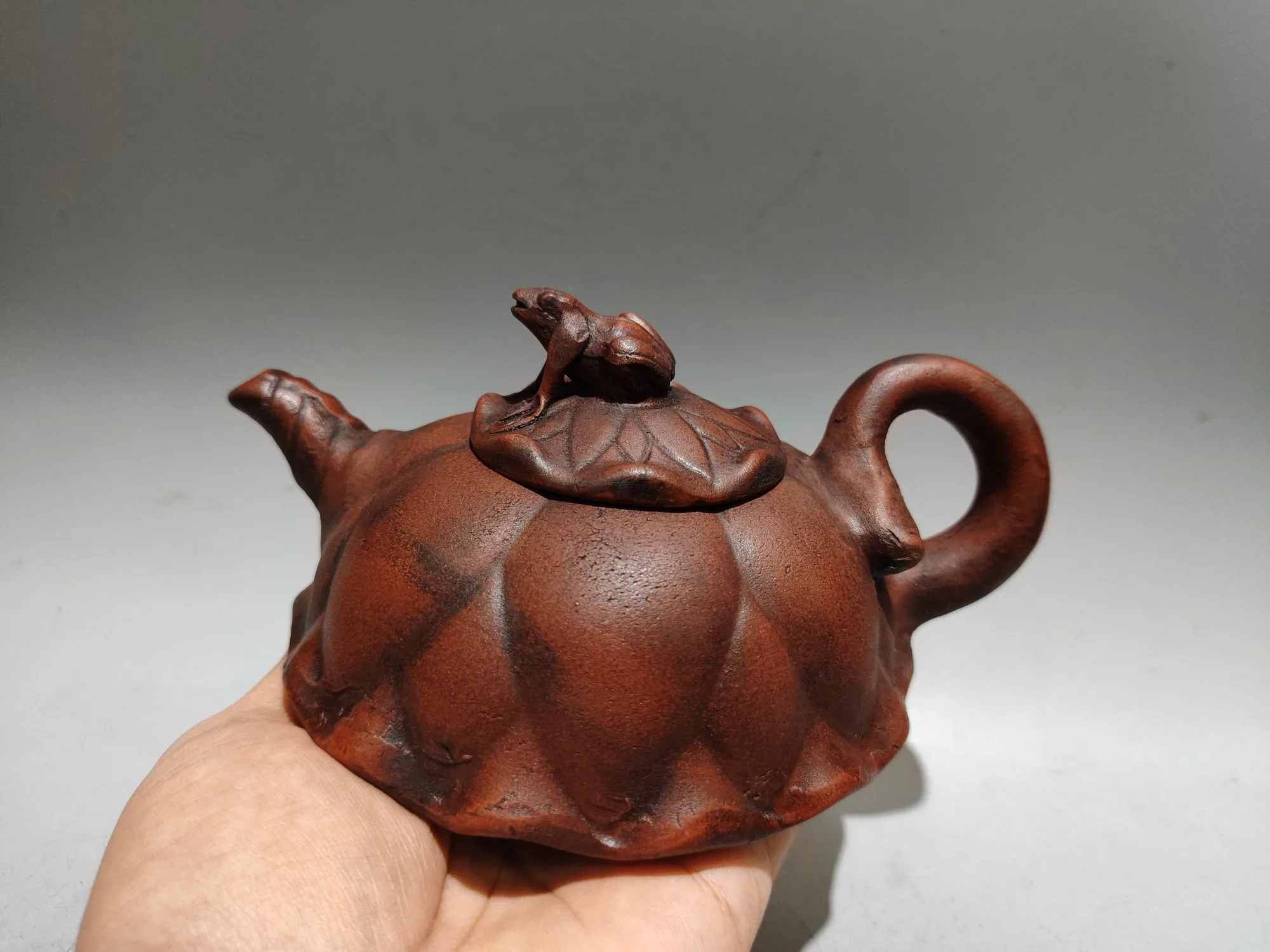 

Temple Collection Yixing Purple Clay Teapot Frog statue cover Lotus patterned teapot Kettle Teapot