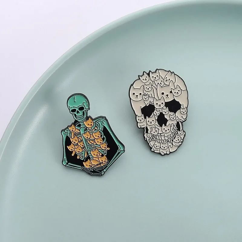 Broches et badges en émail à thème Halloween d'horreur, motifs chats de dessin animé et crânes, accessoires pour sacs à dos et vêtements