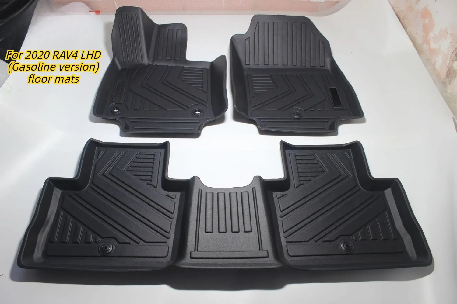 

For the 2020 Toyota RAV4 (Fifth Generation), interior floor mats made of TPE waterproof, wear-resistant, and odorless material.