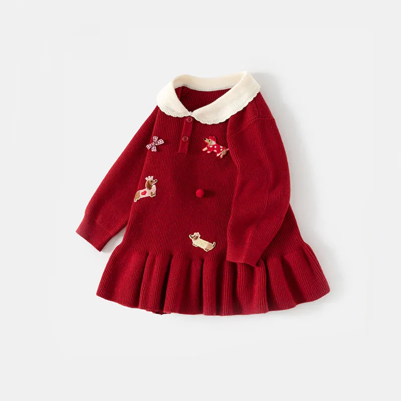 Stilvolles Herbst- und Winteroutfit für Mädchen: ein rotes Strickkleid für Babys. – Detail 4