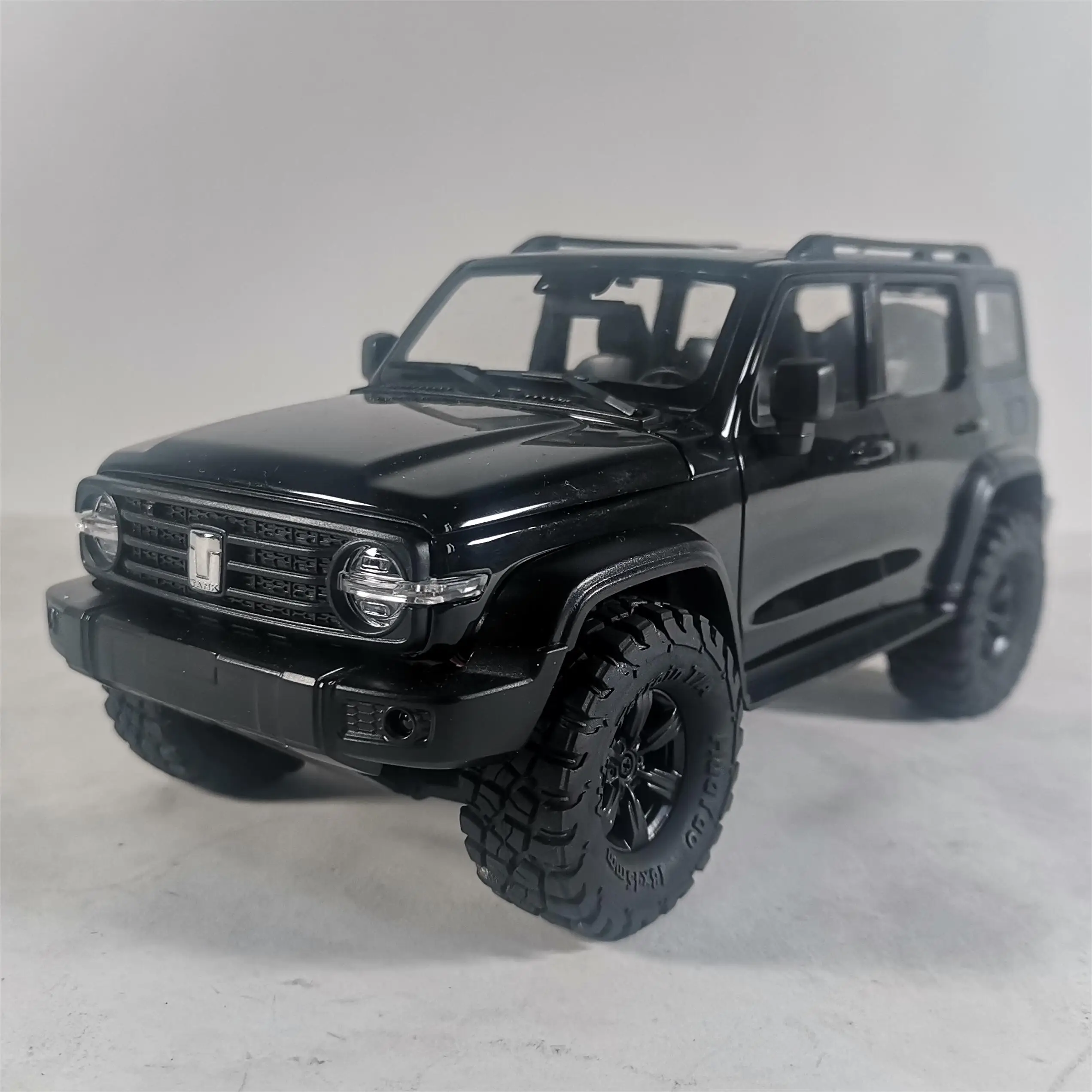 Traction Hobby KM Tank300 V2 4WD RTR 1/8 Crawler Cars: La Scelta Perfetta per Chi Cerca Prestazioni Off-Road di Alto Livello