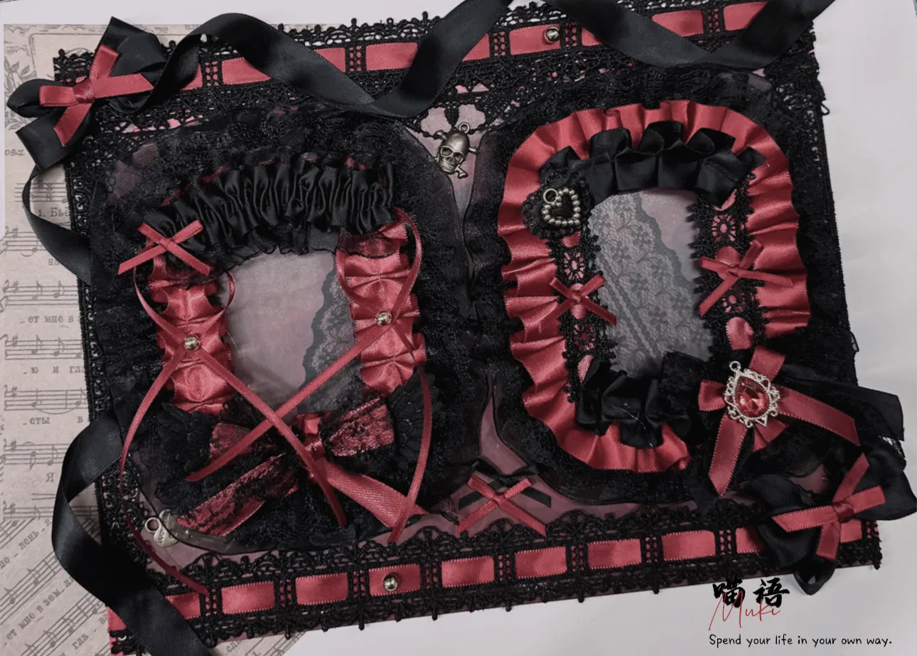 

Готическая доска для пайинга Pain Board в красно-черном цвете с темной черной лентой и бандажной сумкой Lta Daizabajito