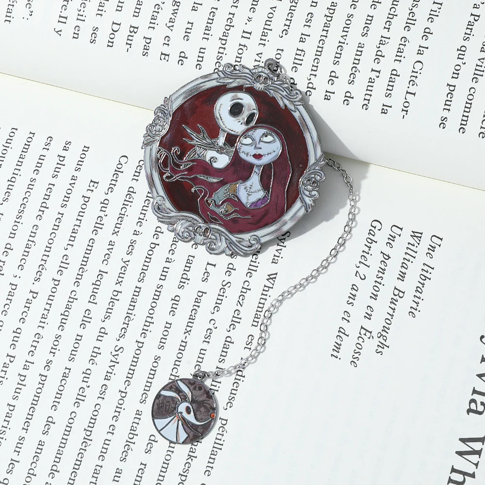 علامة مرجعية معدنية من The Nightmare Before Christmas، ملحق قراءة ممتع لمحبي الكتب |   هدية الهالوين المثالية للأصدقاء