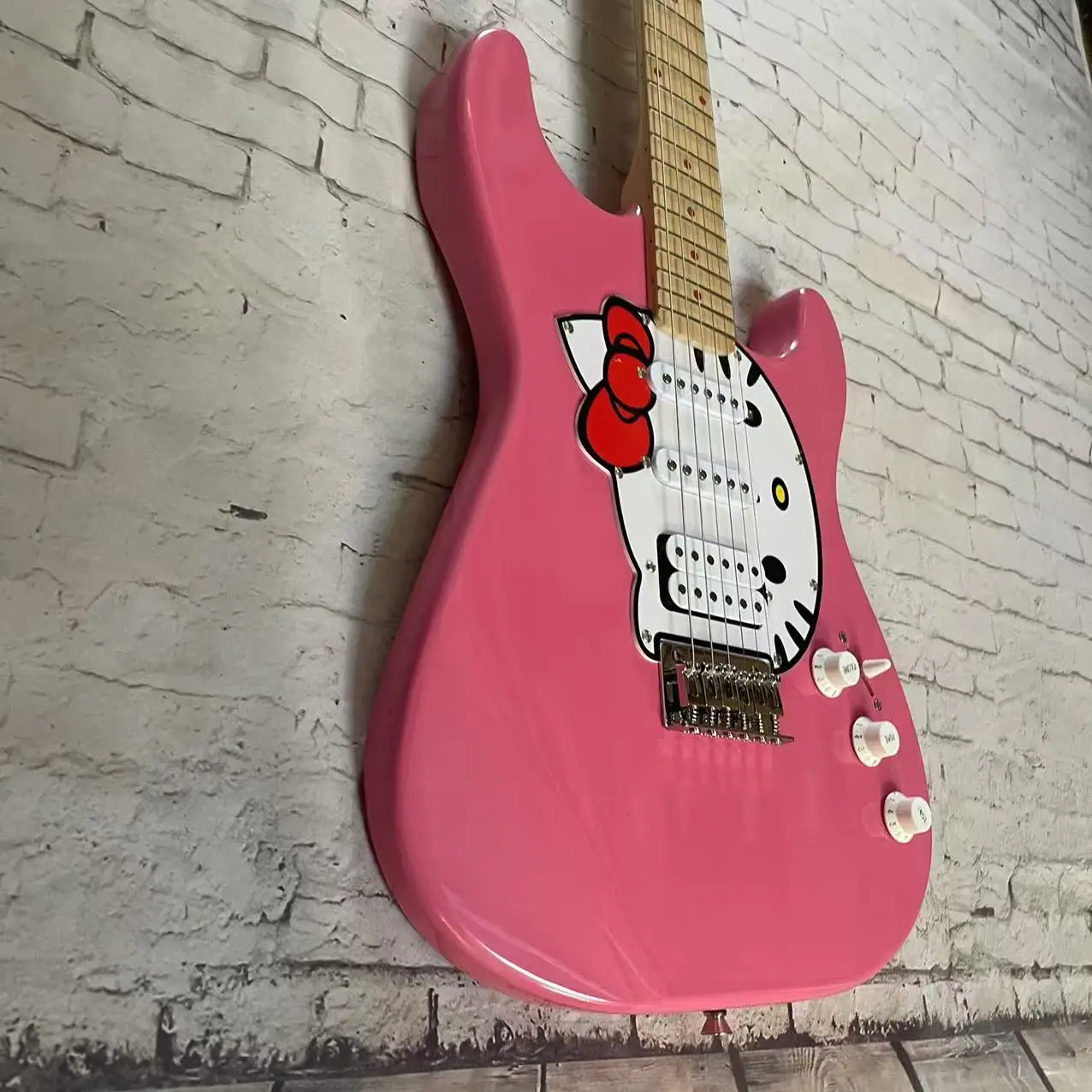 ST electric guitar, pink body, hand-painted cat head guard, factory real photo, order immediately shipped, in stock