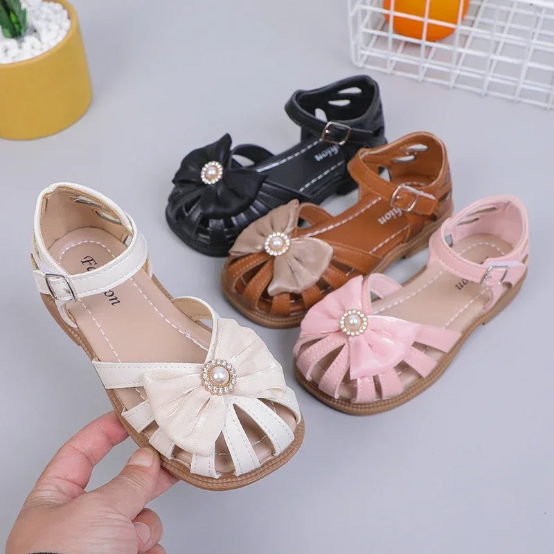 

Girls Sandals Summer New PU Princess Hollow Covered Toes Kids Fashion Bow-knot with Big Pearl Soft Simple Children Casual Shoes