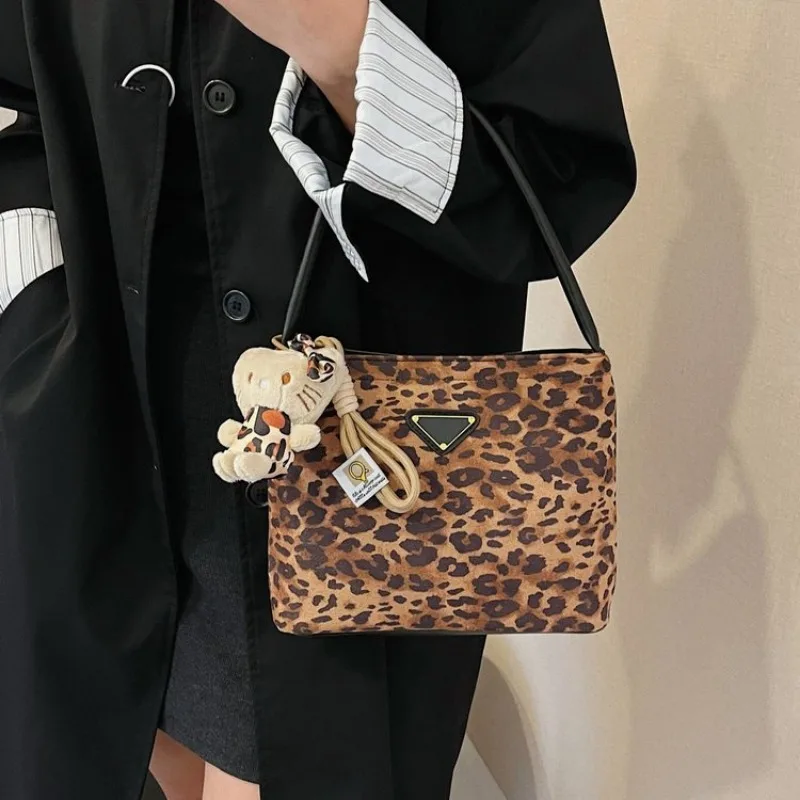 

Женская универсальная сумка через плечо, практичный дизайн для волонтеров, работы и общественных мероприятий, просторная