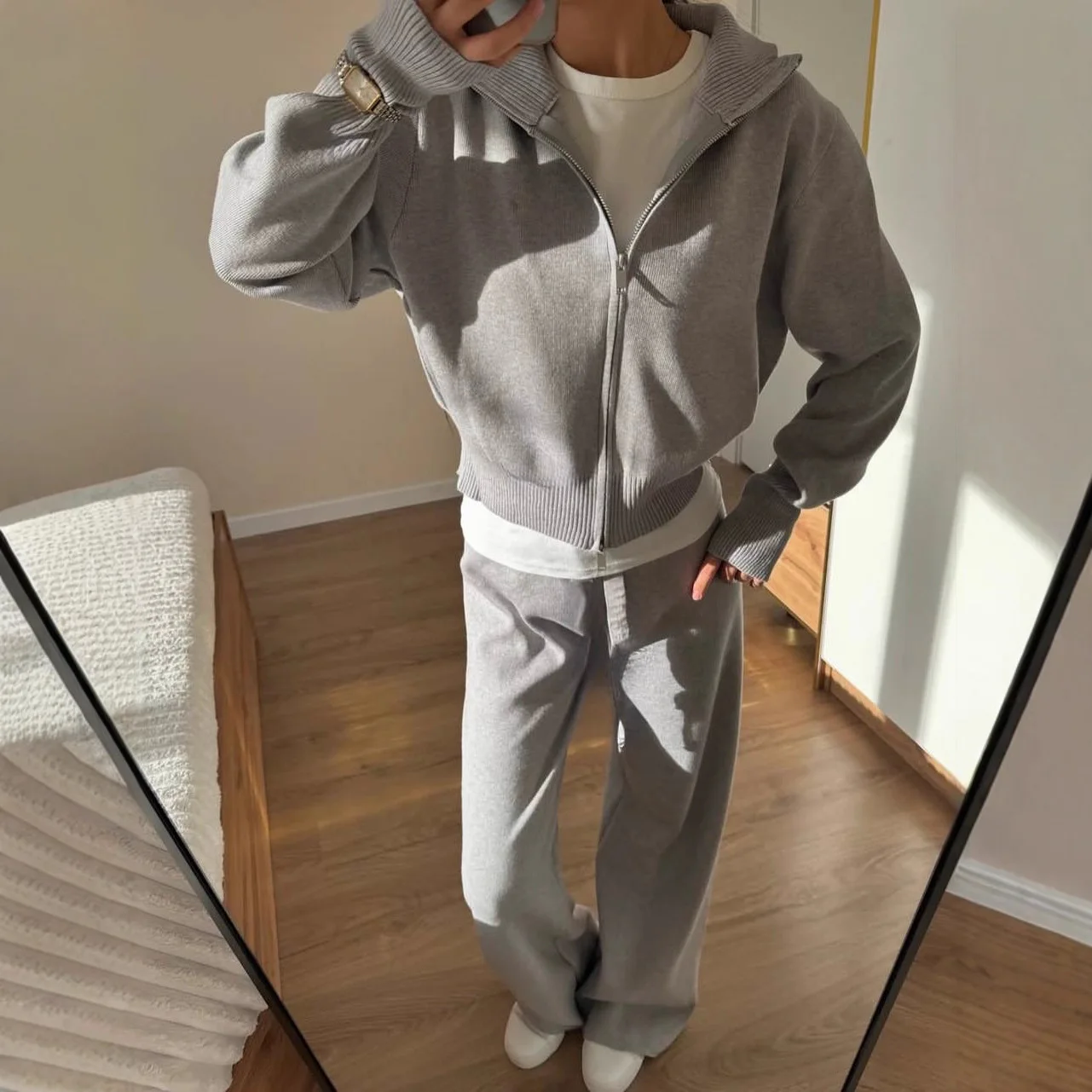 

Женский повседневный вязаный комплект Yaminiya 2026: укороченный топ на молнии до середины груди и брюки с широкими штанинами. Комплекты для женщин.