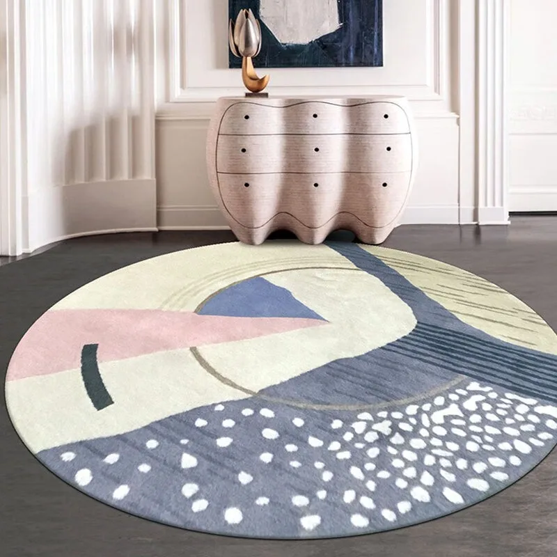 Runder Teppich für das Wohnzimmer mit Klavier
