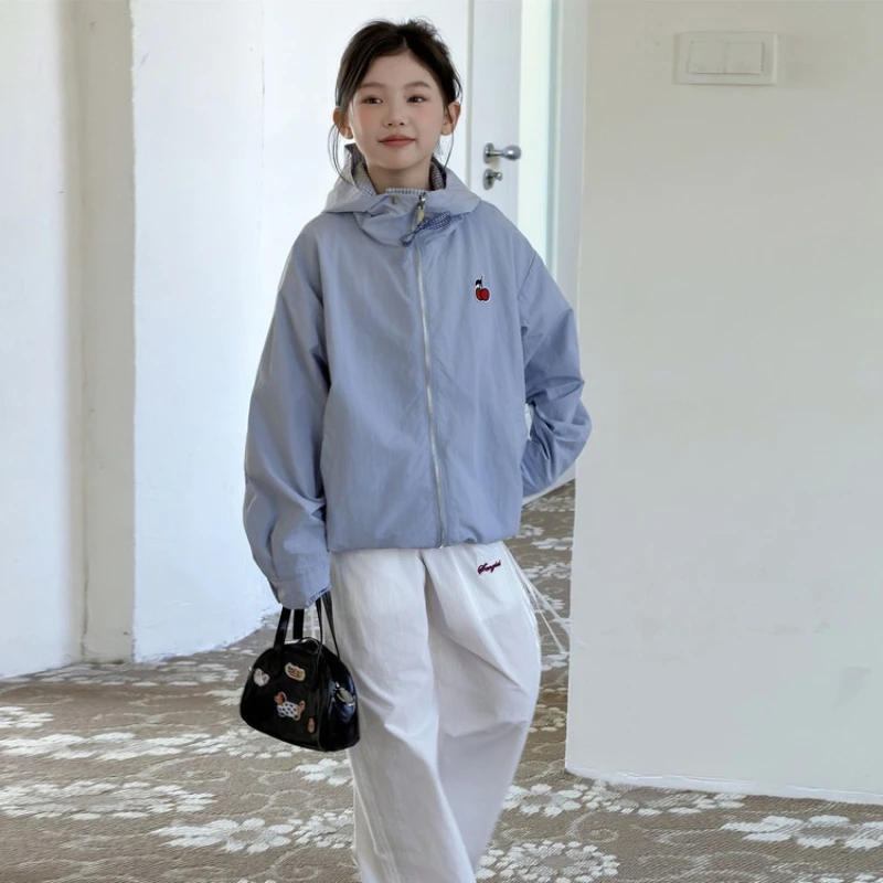 

Ветрозащитная куртка для детей на молнии с двумя отделениями, однотонная и в клетку, с милым принтом вишни, хит продаж весны 2026 года