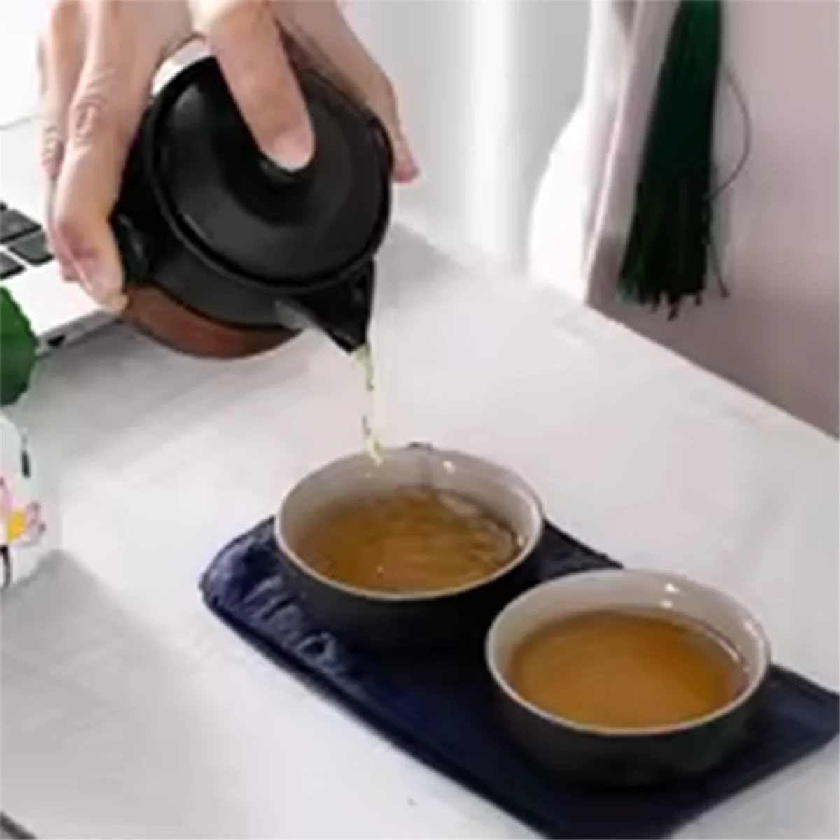 

Travel Tea Set Black Pottery Portable Teaware Incule 1pcs Teapot 2pcs 1Bag Cups Coffeeware Teaware Green Cup Sets