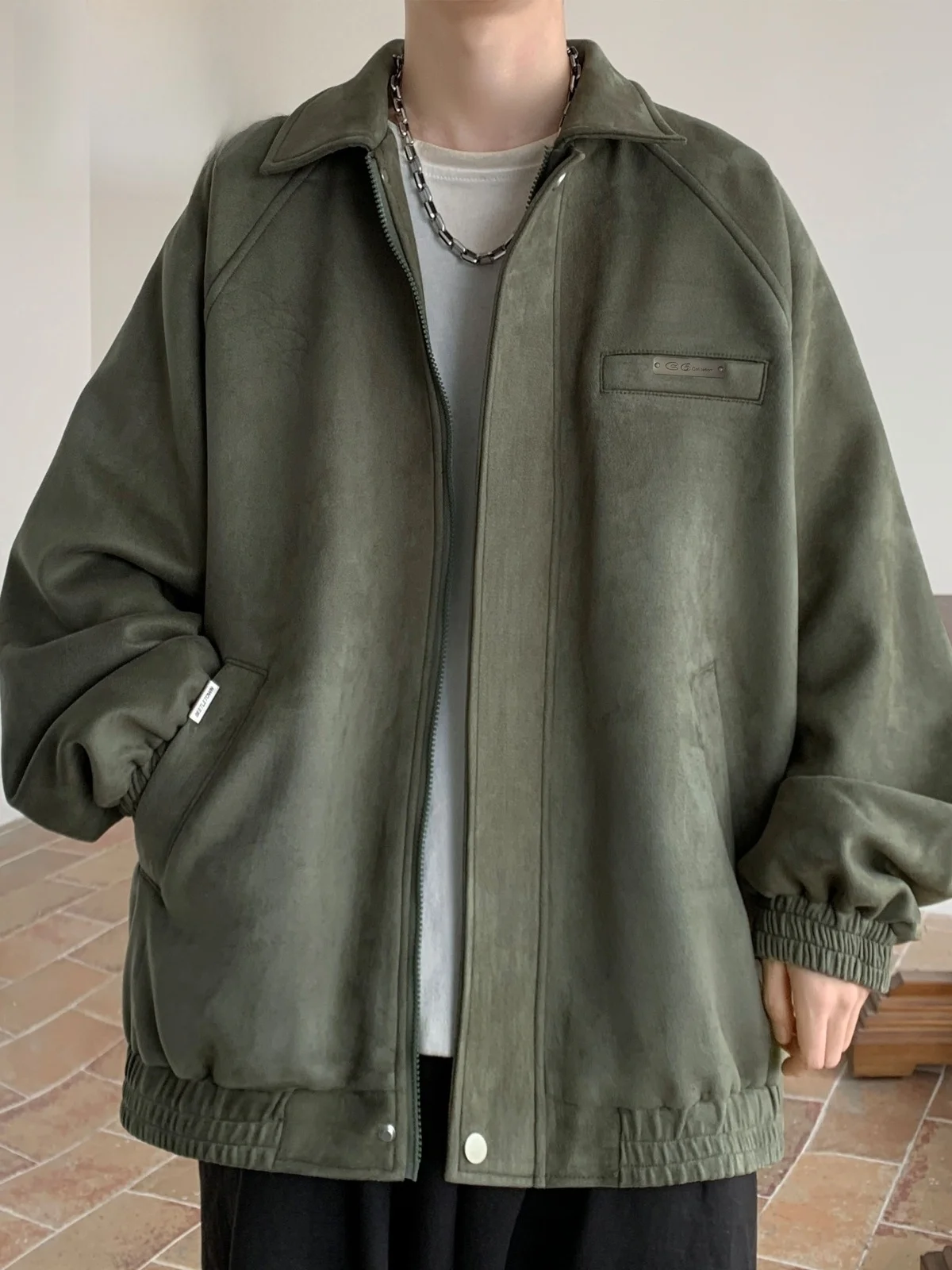 

Замшевое мужское пальто Jaet, осень 2024, новый тренд, бренд Haome, американское повседневное пальто с воротником в стиле ретро, мужское свободное пальто на молнии, украшенное