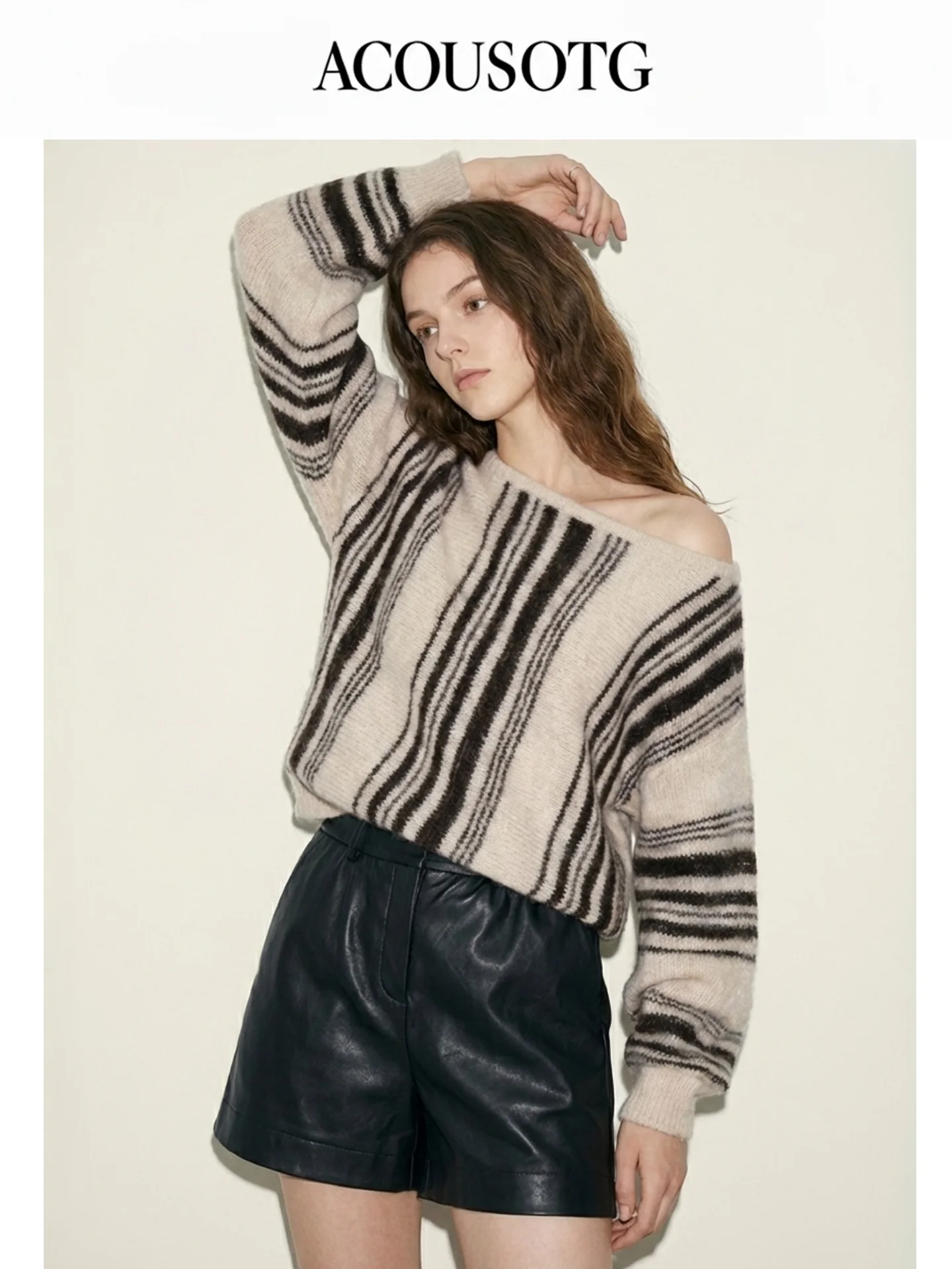 

Свободный вязаный свитер с открытыми плечами и рукавами-фонариками для женщин, в полоску, из мягкой смеси полиэстера, нейлона и верблюжьей шерсти