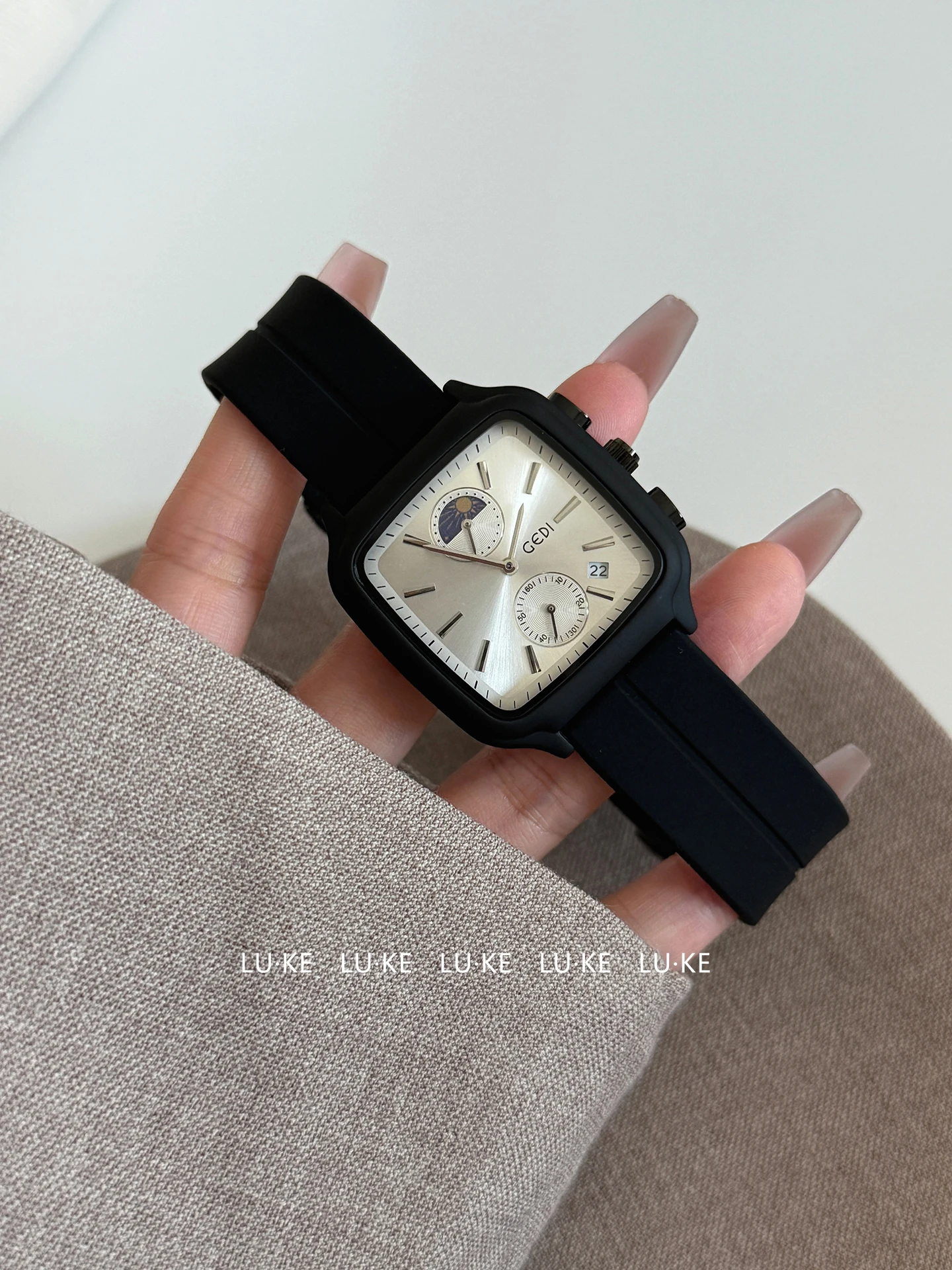 ساعة نسائية من السيليكون المغناطيسي باللونين الأبيض والأسود الأكثر مبيعًا لعام 2025، كوارتز كاجوال، ساعة نسائية فاخرة أصلية، هدية نسائية #3