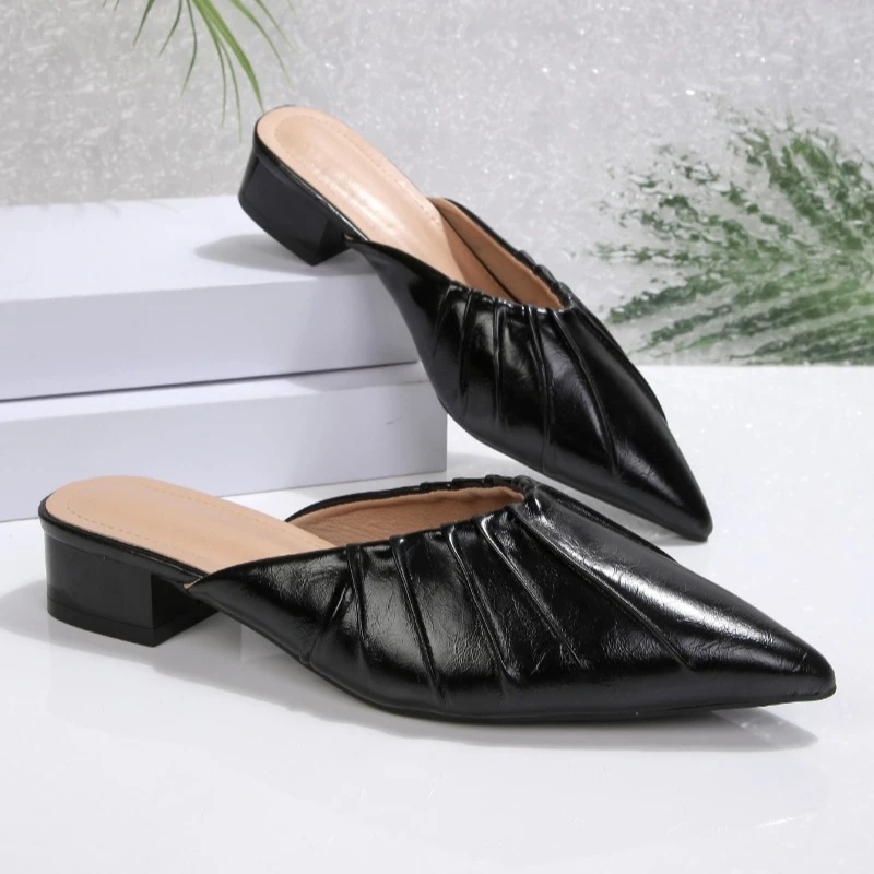 

Новые женские летние сандалии-мюли 2026 с острым носком, модные туфли без каблука, плиссированные, на ремешке, для платьев