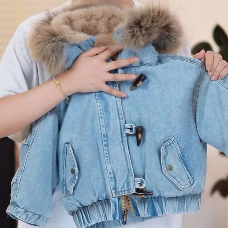 Jungen-Jeansjacken mit Kapuze und Fleece-Futter, lässige, mit Baumwolle gefütterte Kinderjacken mit Pelzkragen, warme, dicke Winterjacken für Kinder. – Detail 5