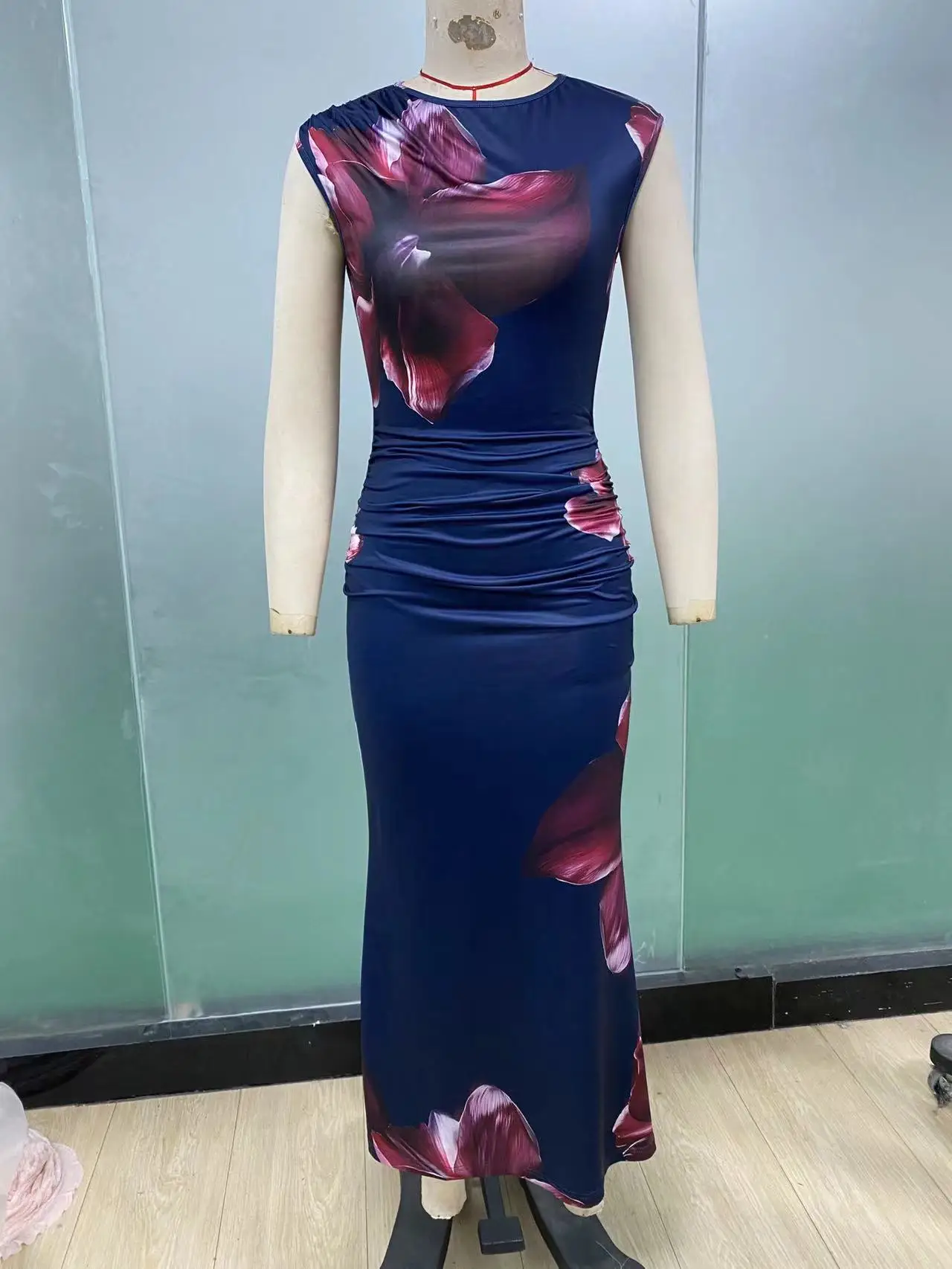 

Sleeveless Sexy Dress for Women Summer Wear Contrasting Navy Blue Temperament Commuting Fashion Women's Long Pullover Dresses