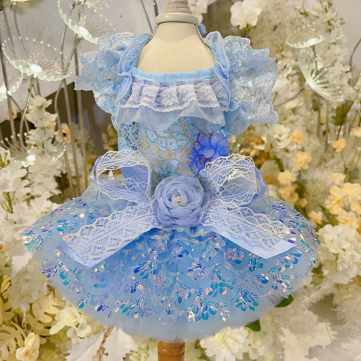 Vestido princesa para cachorro de estimação, renda oca do mar azul, arco de flores, pequeno e médio, saias de luxo, roupas de cachorro, nova moda, verão