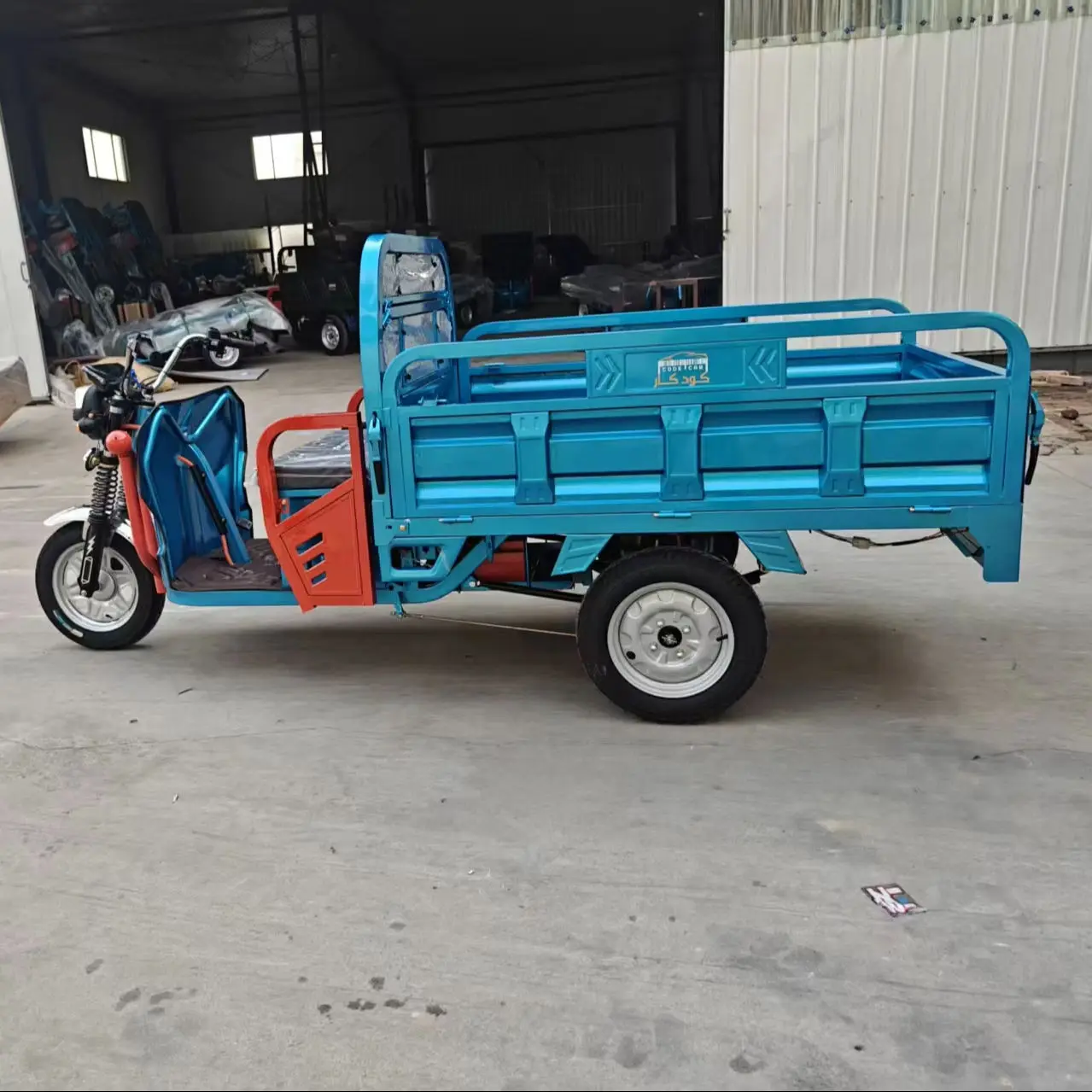 Electric Cargo Tricycle with Side Buffer Frame Heavy Load 3 Wheel Motorcycle for Local Logistics Express Parcel Delivery