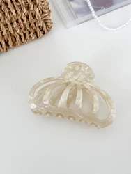 A French women's medium length resin hair clip, handcrafted shell pattern anti slip clip (pearl beige), curly and wavy long hair