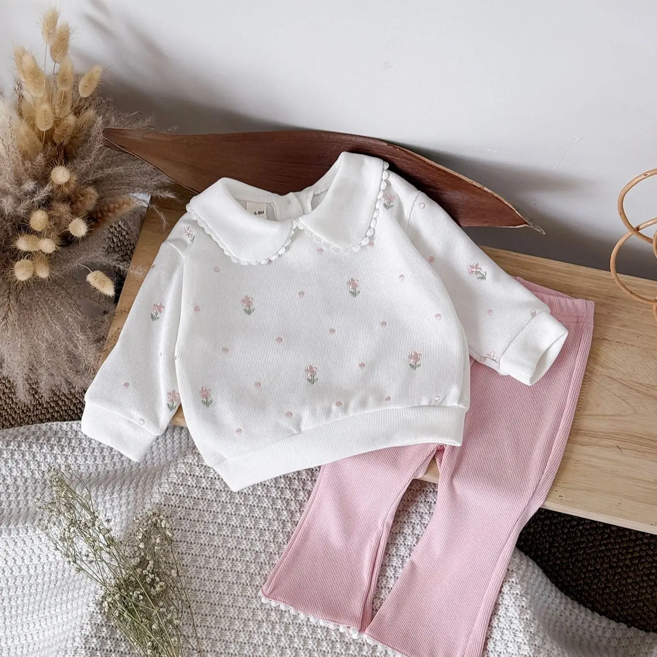 Spring and Autumn Baby Clothing Cute Flower Embroidered Hoodie+Pink Trumpet Pants Sweet Soft Cute Baby Set