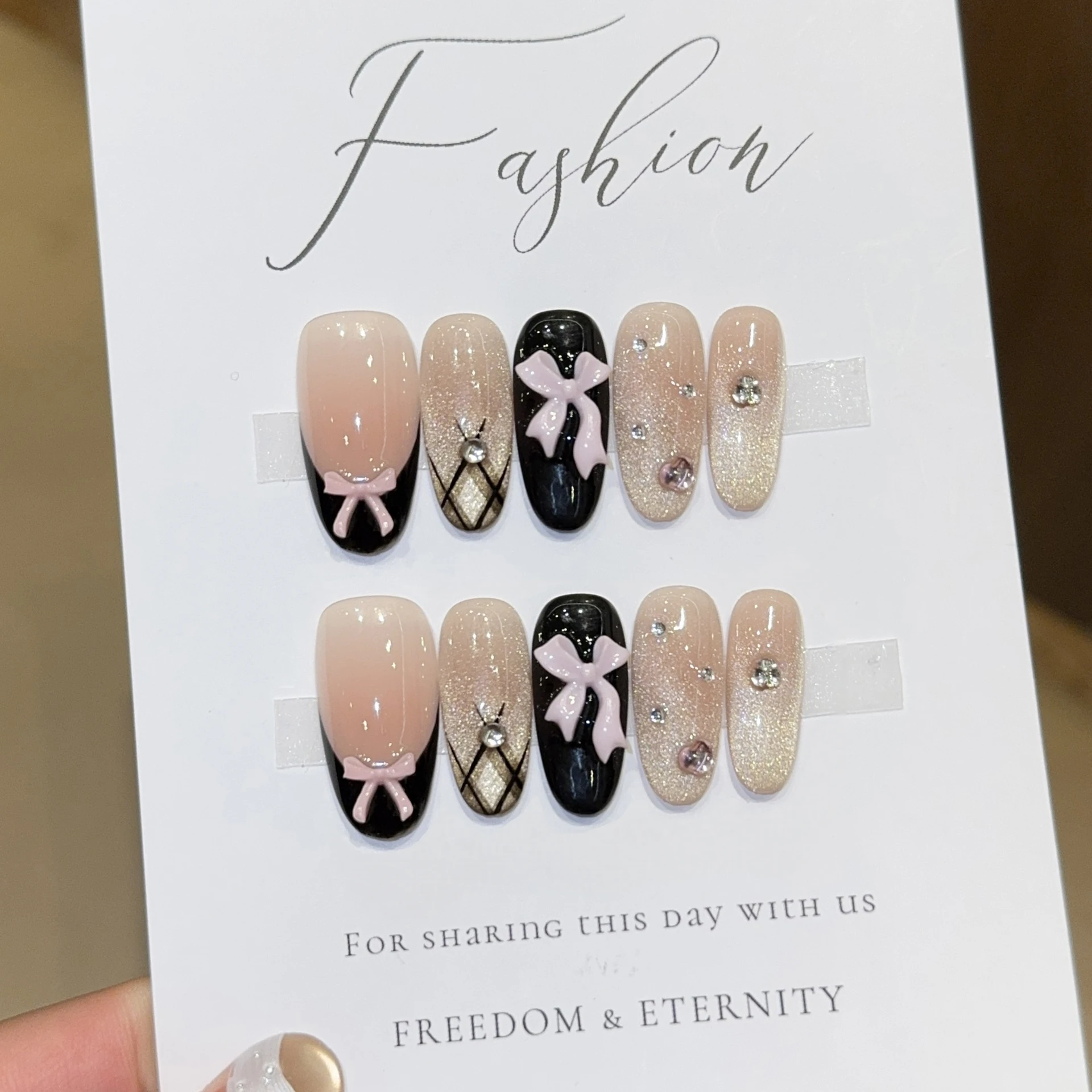 

10Pcs Cat Eye's French Bow Press on Nail Nude Pink Glitter Design False Nail Wearable Detachable Sweet Fake Nail Tips for Women