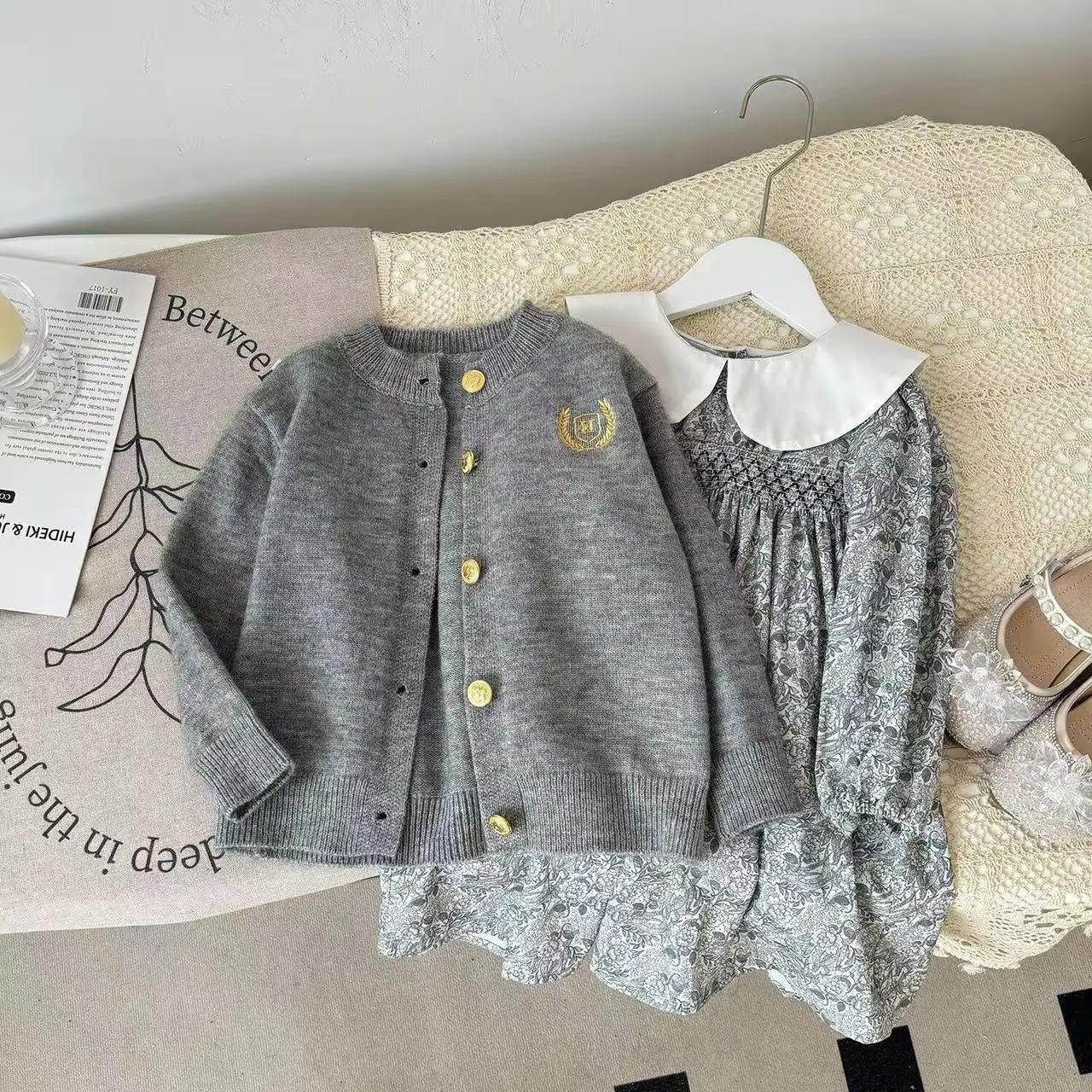 

Girl Korean Two Piece Grey Knitted Sweater Set with Princess Skirt Set for Autumn 2026 New Kids Outfits 90-140CM