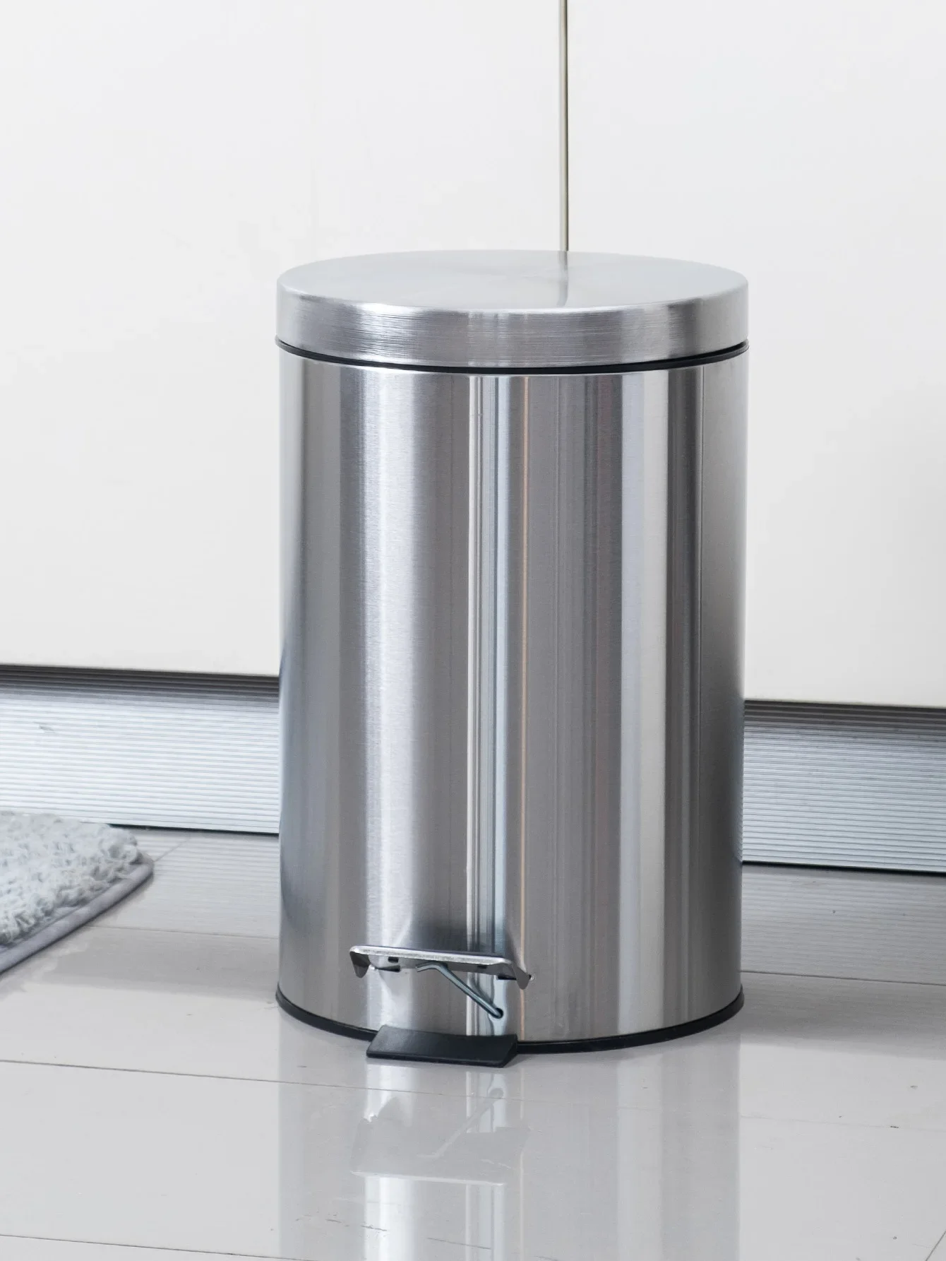 12L Dirt resistant mini rectangular bin with soft closing footboard, brushed stainless steel, for bathrooms and small Spaces