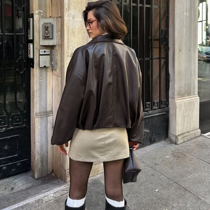 الخريف الشتاء الرجعية سترة بولي Leather الجلود Bomber سترة المرأة طويلة الأكمام عادية البنطال القصير جاكيت زيبرا أبلى 2025 جديد