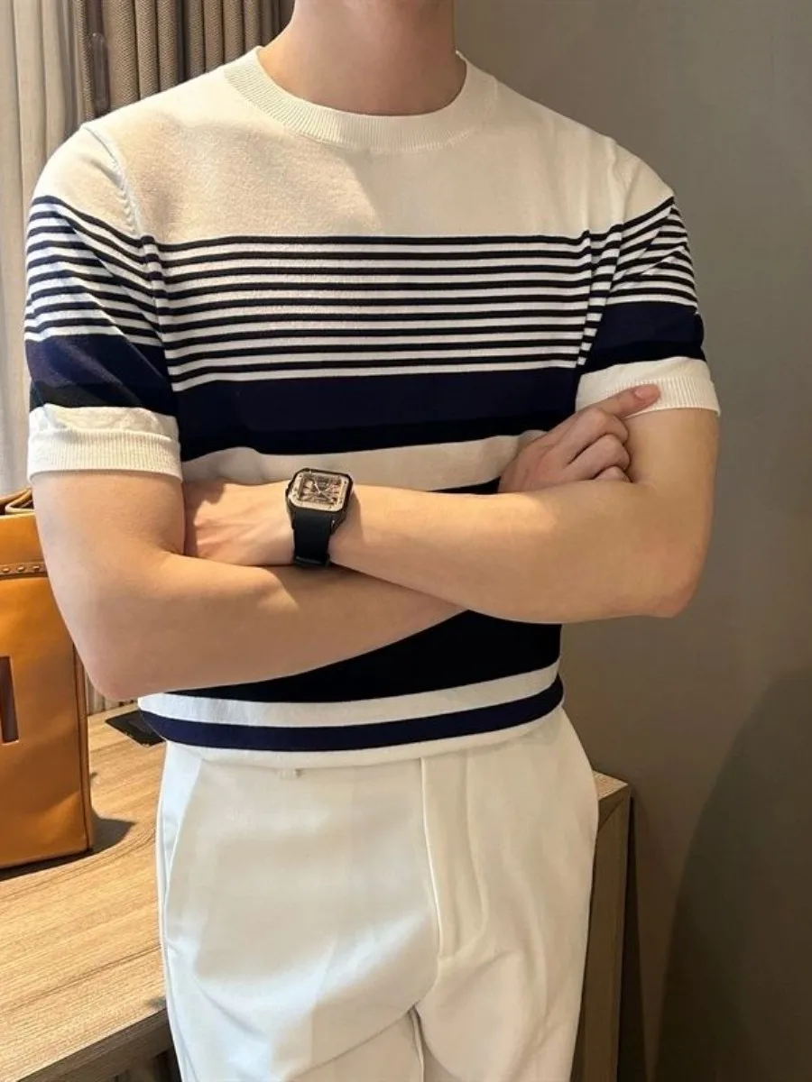 camiseta-casual-listrada-de-manga-curta-masculina-novo-estilo-verao-2026-conjunto-de-duas-pecas-para-o-dia-a-dia-gola-redo