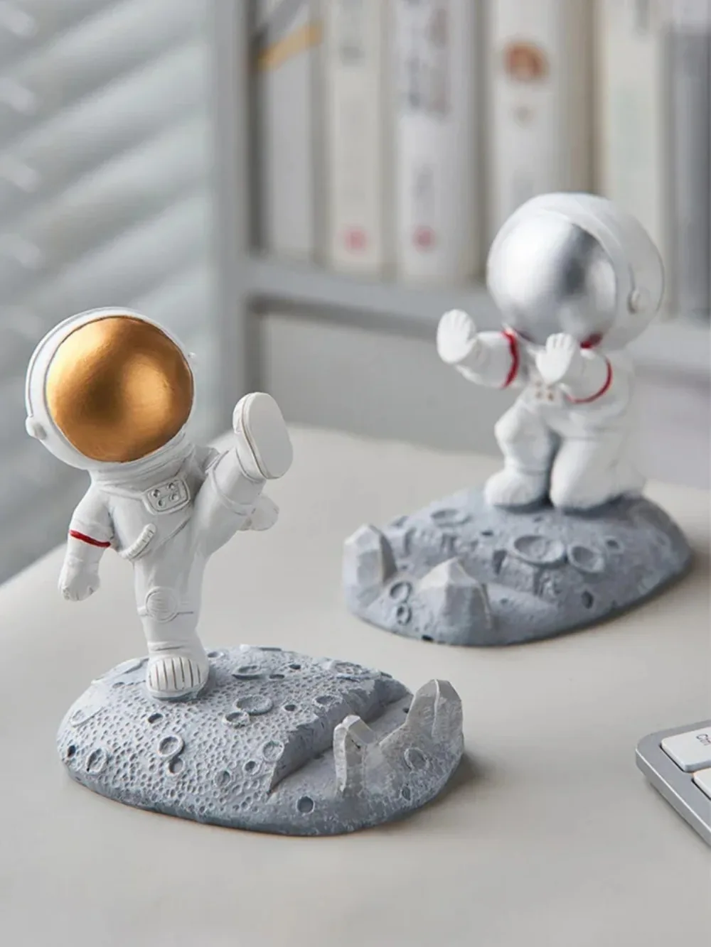 Office Desk Decoration Nordic Style Astronauts Mobile Phone Stand Holder Ornaments Resin Spaceman Bracket Toys Gift image 6