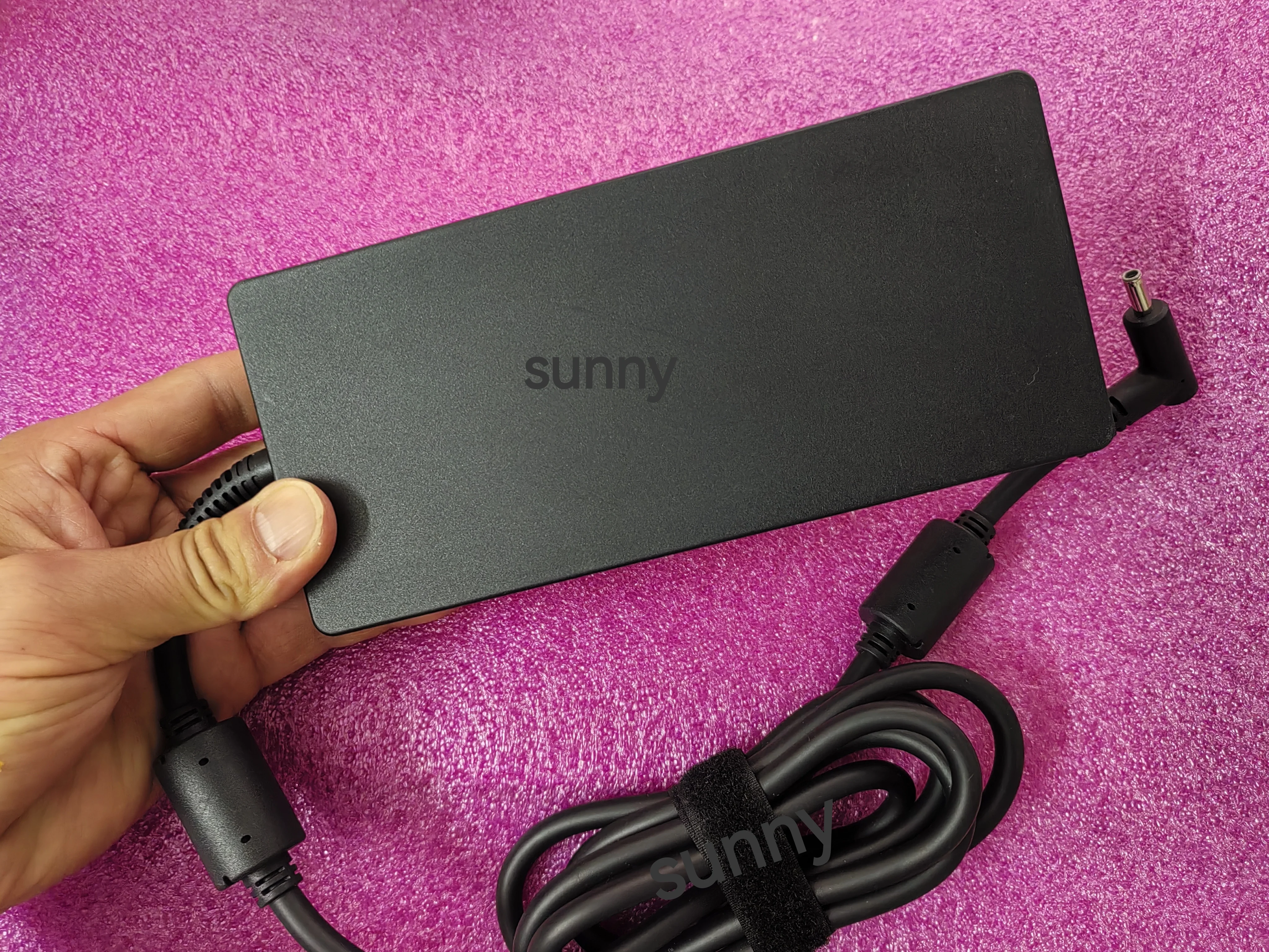 Adaptador de CA Slim Chicony A - Pc Gaming Gigabyte reseña y precio