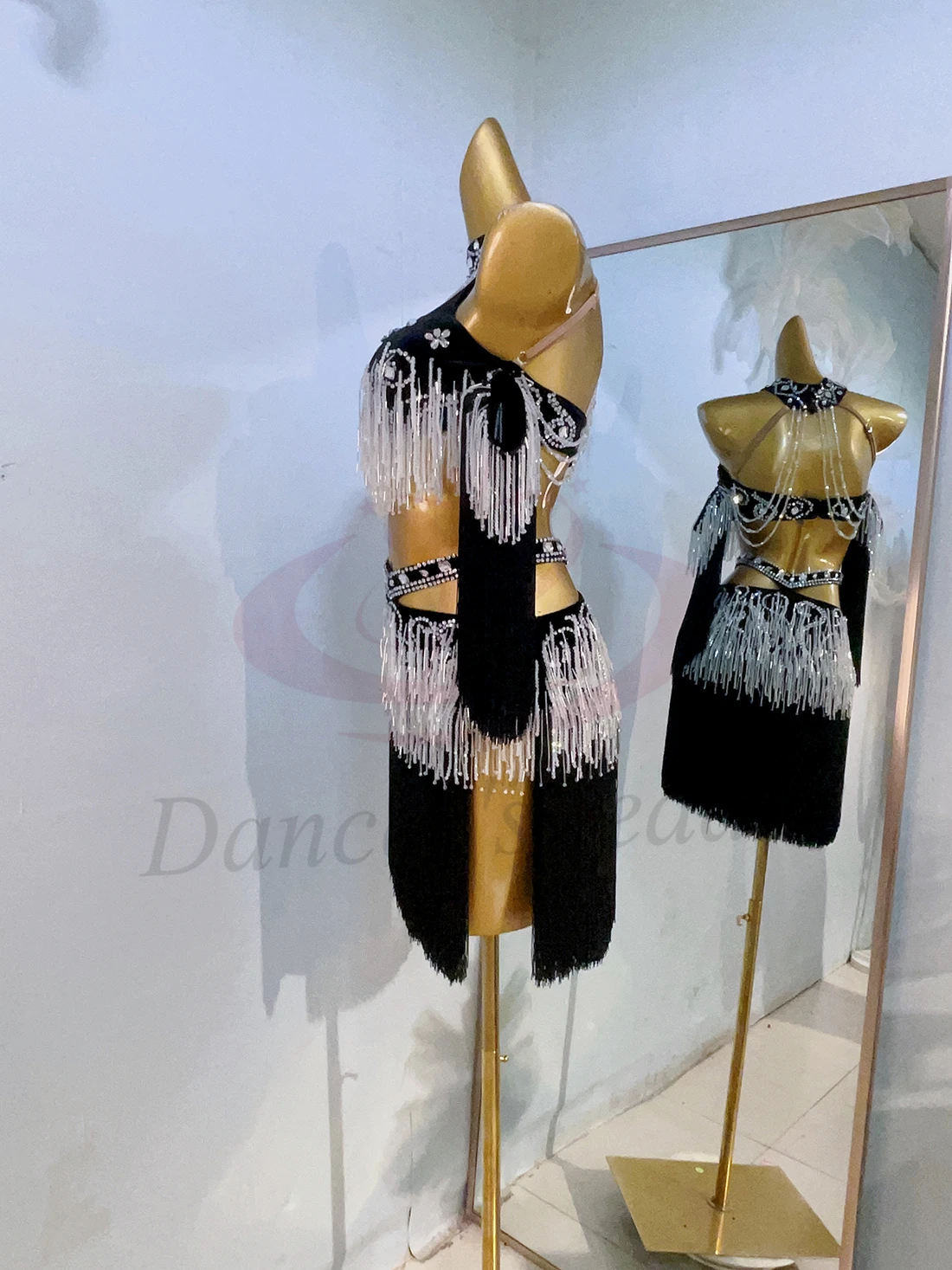 ラテンダンスダイヤモンド女性のハイエンドカスタマイズされたクリスタルビーズチューブタッセルスプリットスカートサンバダンスドレスパフォーマンスドレス