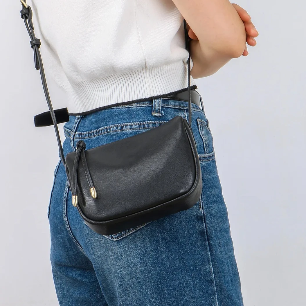 

Genuine Leather Small Crossbody Purses for Women Travel Single Shoulder CrossBody Bag Lightweight with Adjustable Shoulder Strap