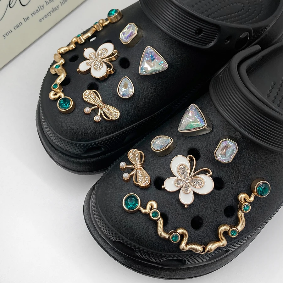 

12 шт., роскошные АБС-пластики с бриллиантовой цепочкой, подвески-бабочки, съемные украшения для обуви, подходят для Crocs, сабо, пляжная сумка, идея подарка на вечеринку
