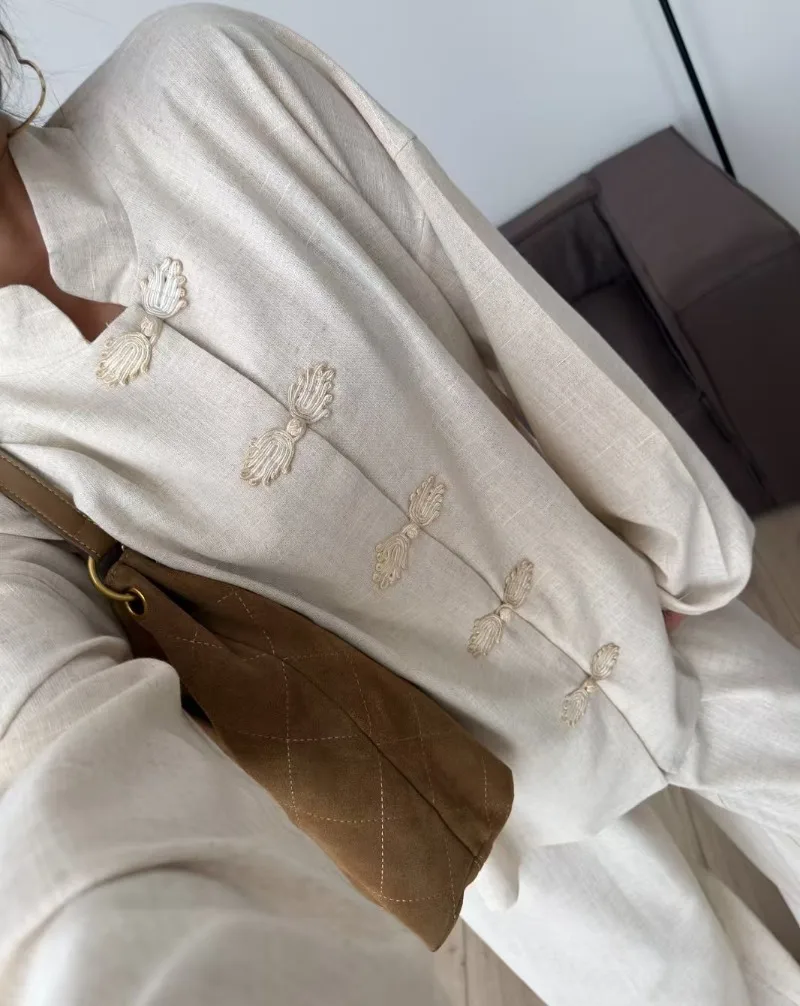 Vintage-Leinen-Zweiteiler für Damen, chinesischer Mandarinkragen, Froschknopf, lockeres Oberteil und geteilte Hose, lässiges Pendler-Set für den täglichen Gebrauch – Detail 5