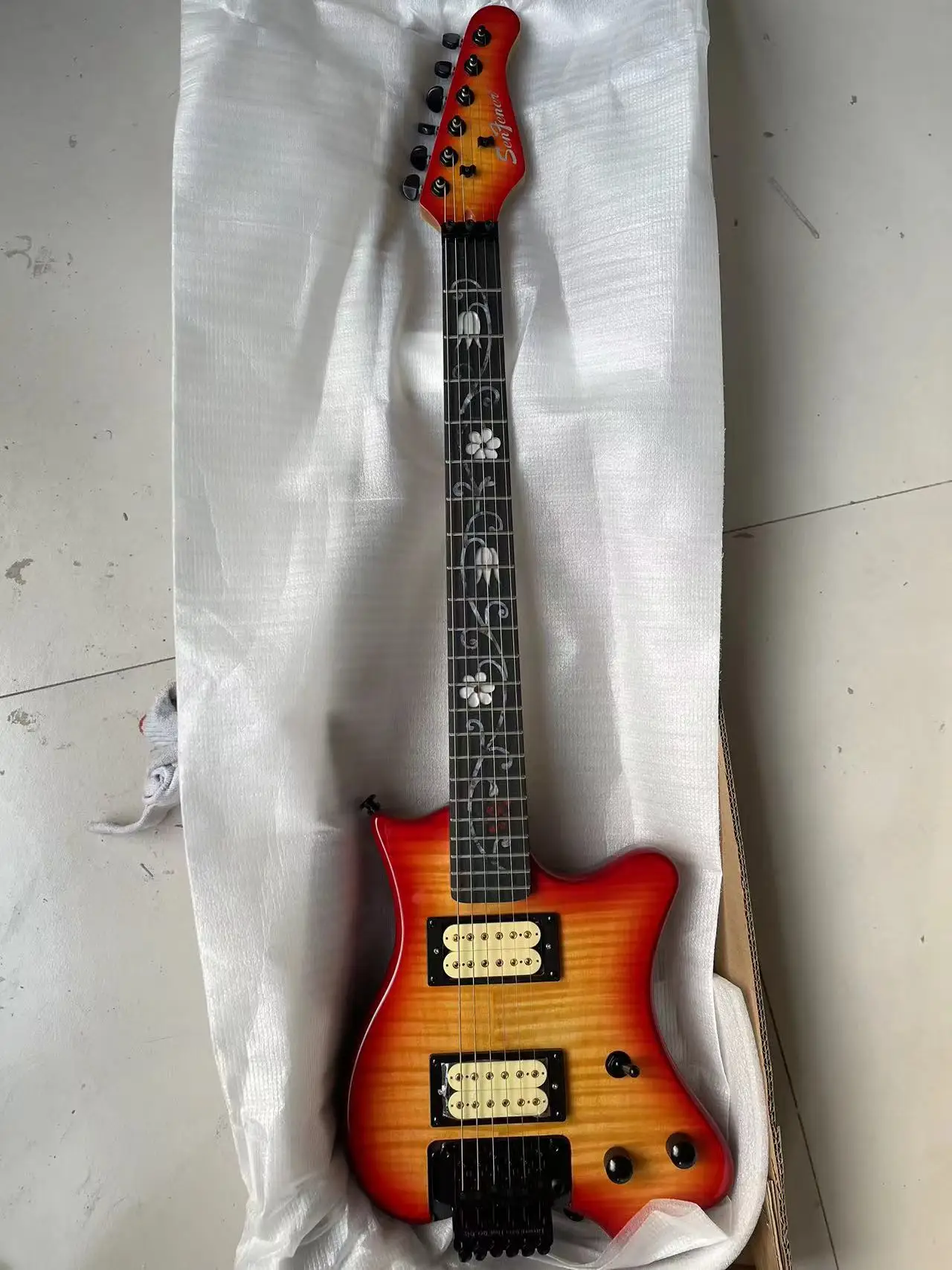 

Super beautiful sunburst travel guitar mini electric guitar floyd rose high quality mahogany solid wood maple neck fretboard